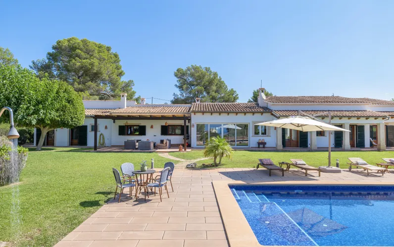 Jednopiętrowy dom rodzinny z pięknym ogrodem i wspaniałymi widokami