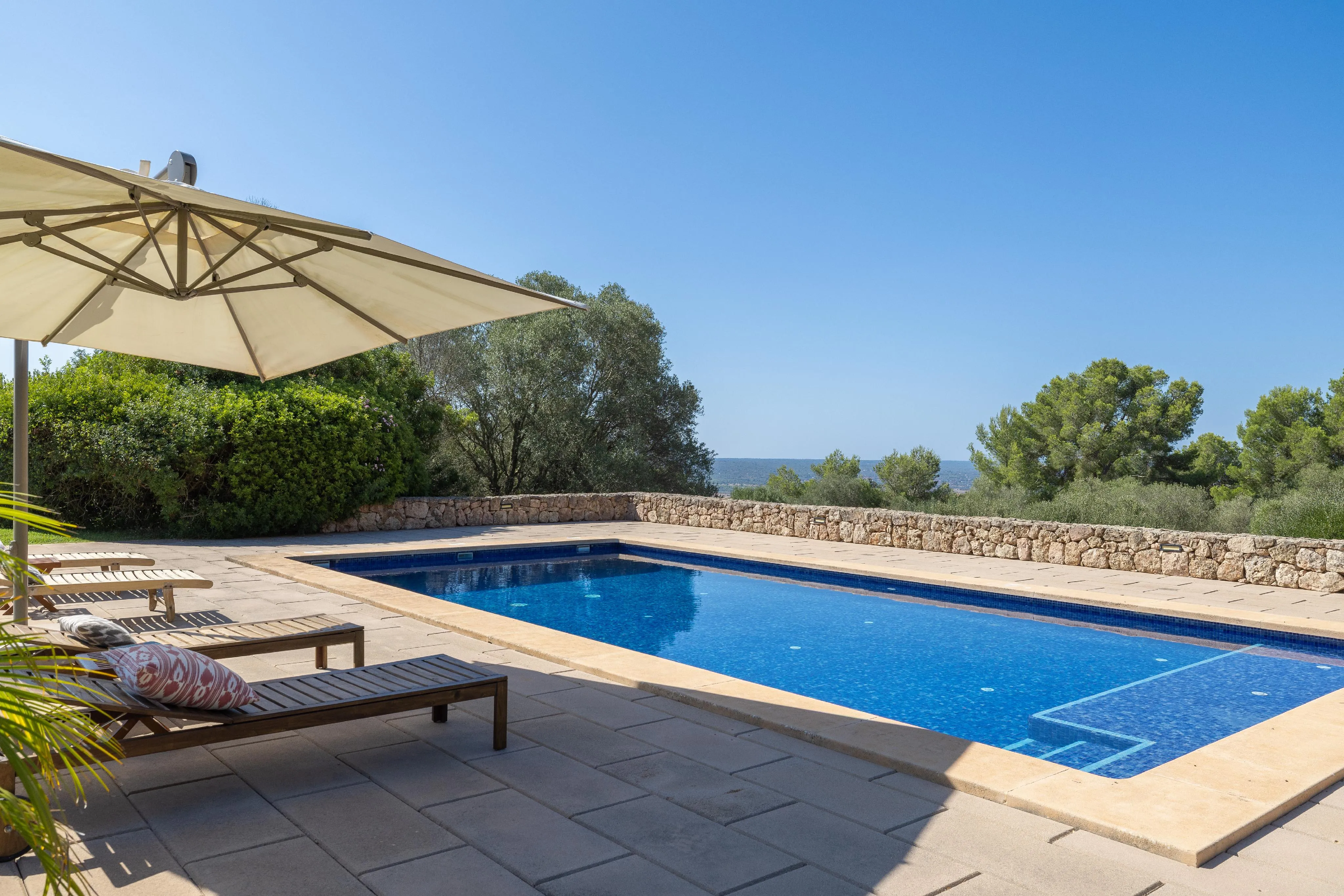 Maison familiale de plain-pied avec un beau jardin et une vue magnifique-18