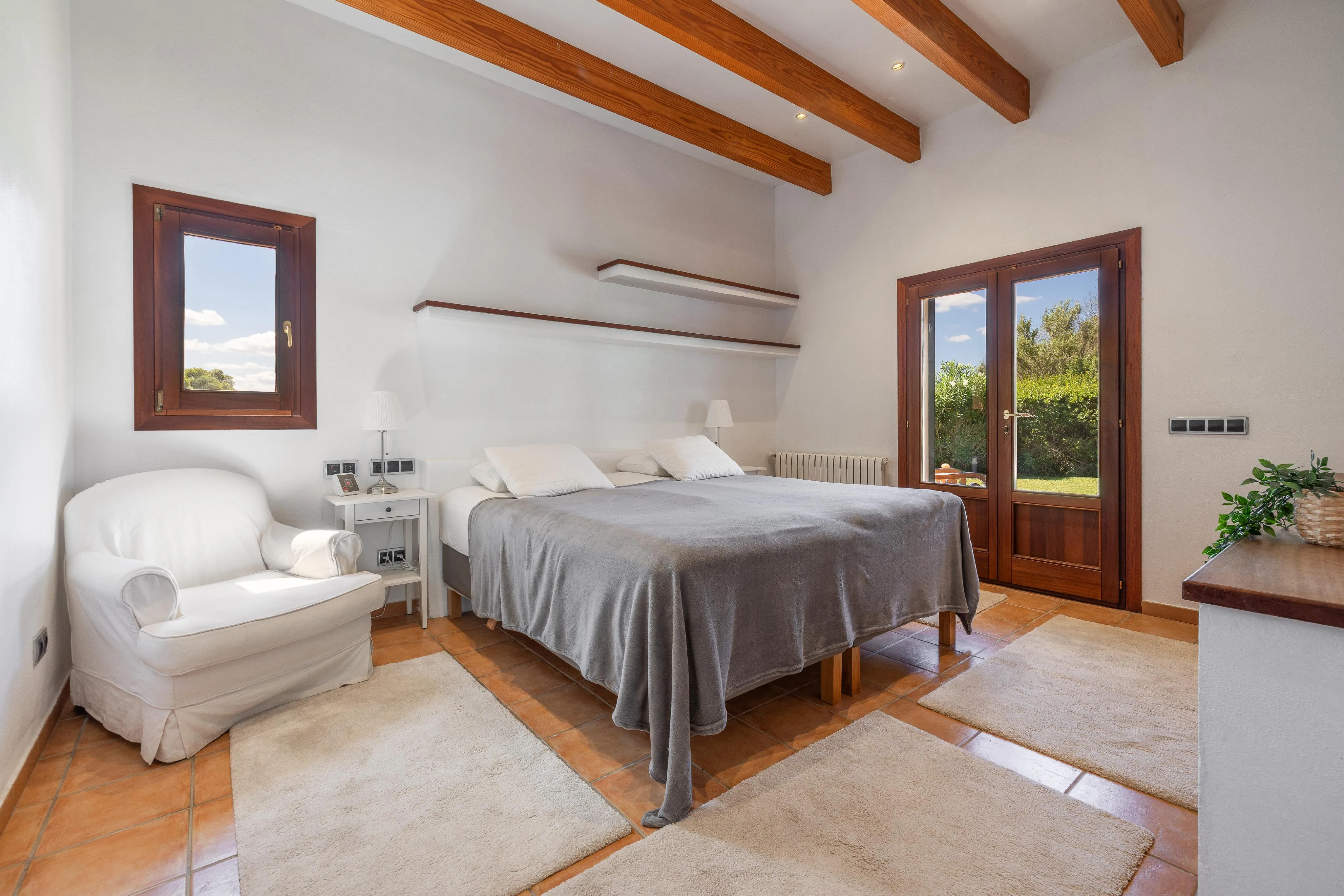 Maison familiale de plain-pied avec un beau jardin et une vue magnifique-9