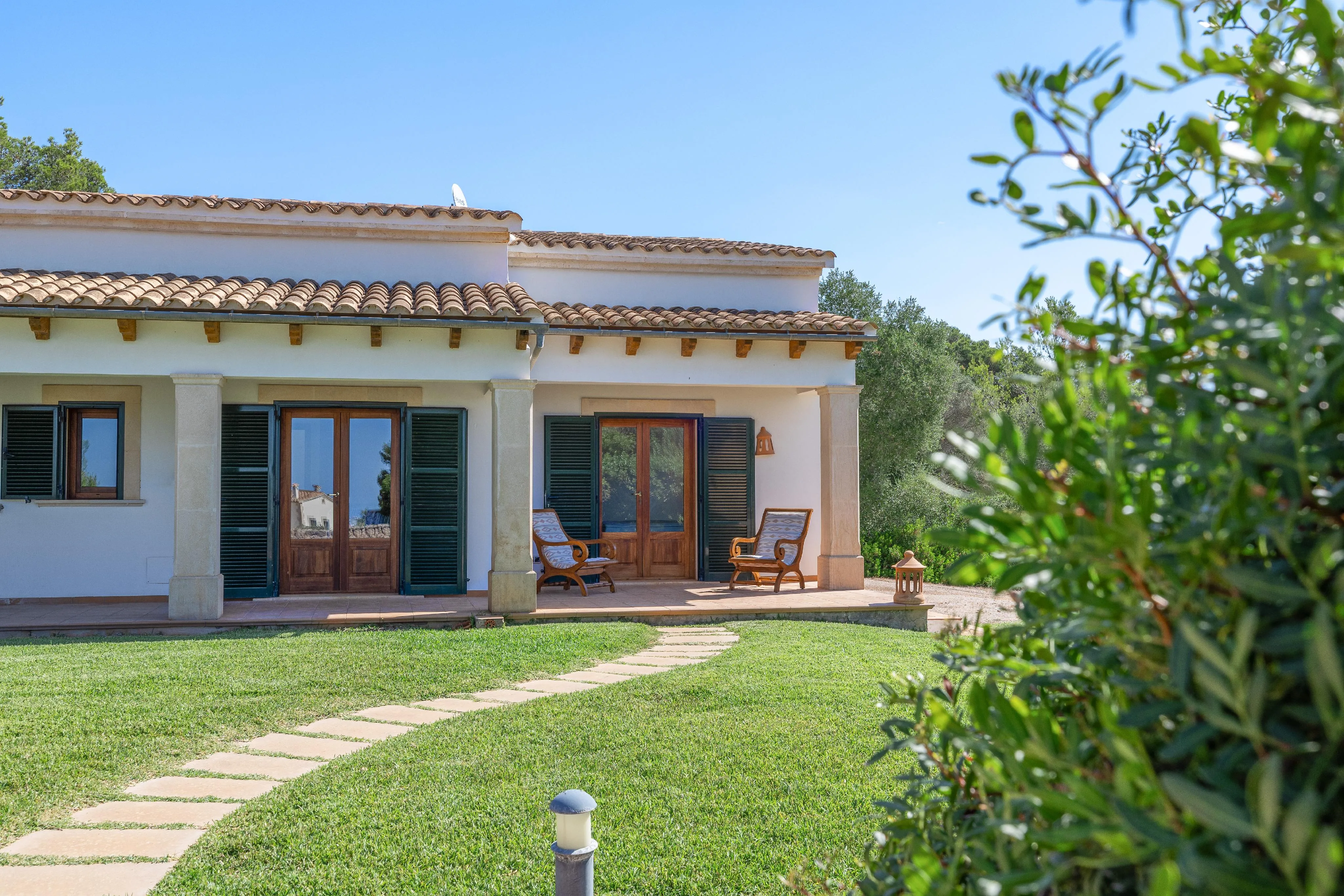 Maison familiale de plain-pied avec un beau jardin et une vue magnifique-4