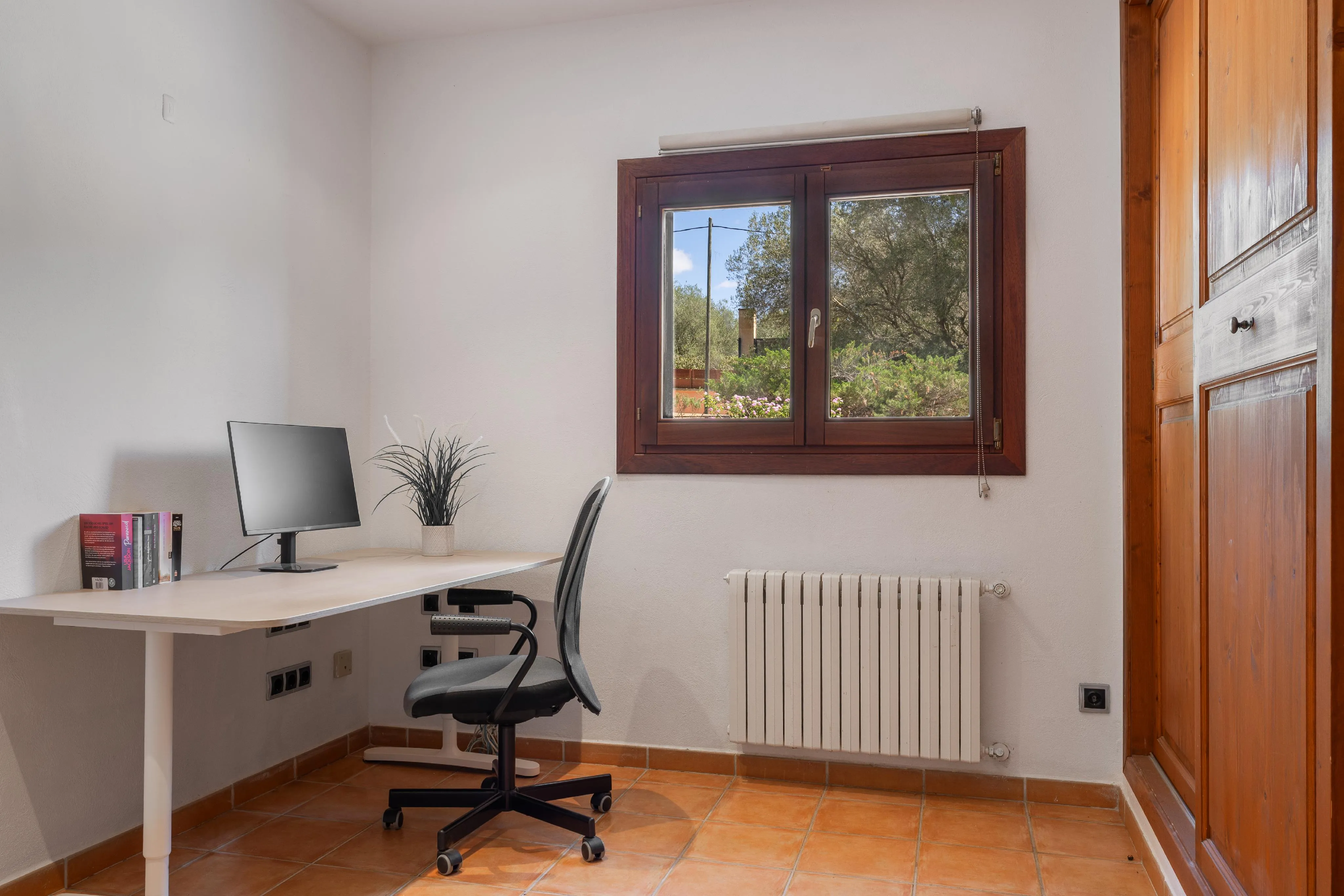 Maison familiale de plain-pied avec un beau jardin et une vue magnifique-16