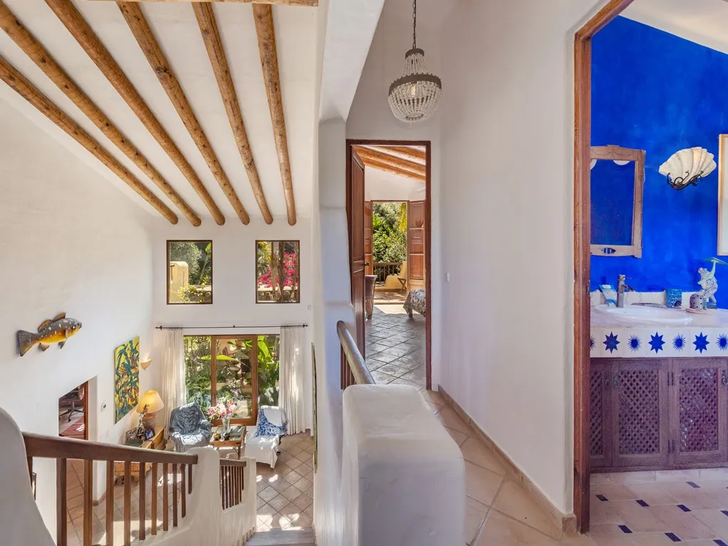 Einzigartige, stilvolle Villa mit großem Pool, tropischem Garten und Blick zur Bucht von Pollença, Top-Lage-11