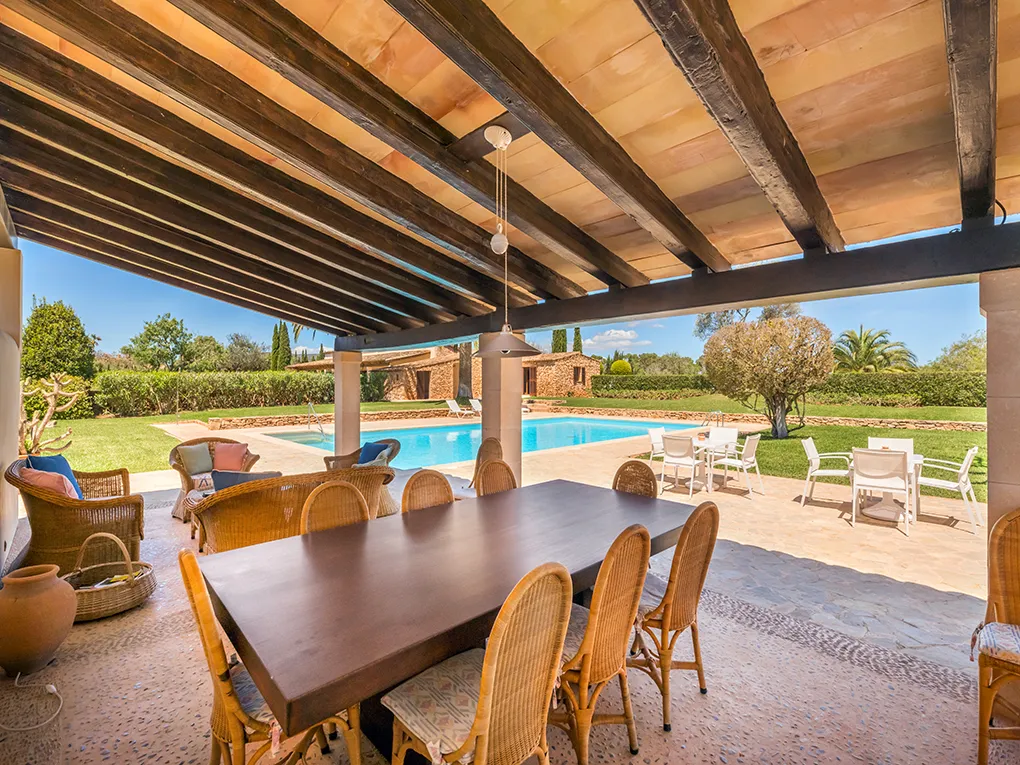 Charmerende finca-ejendom med smuk have-16