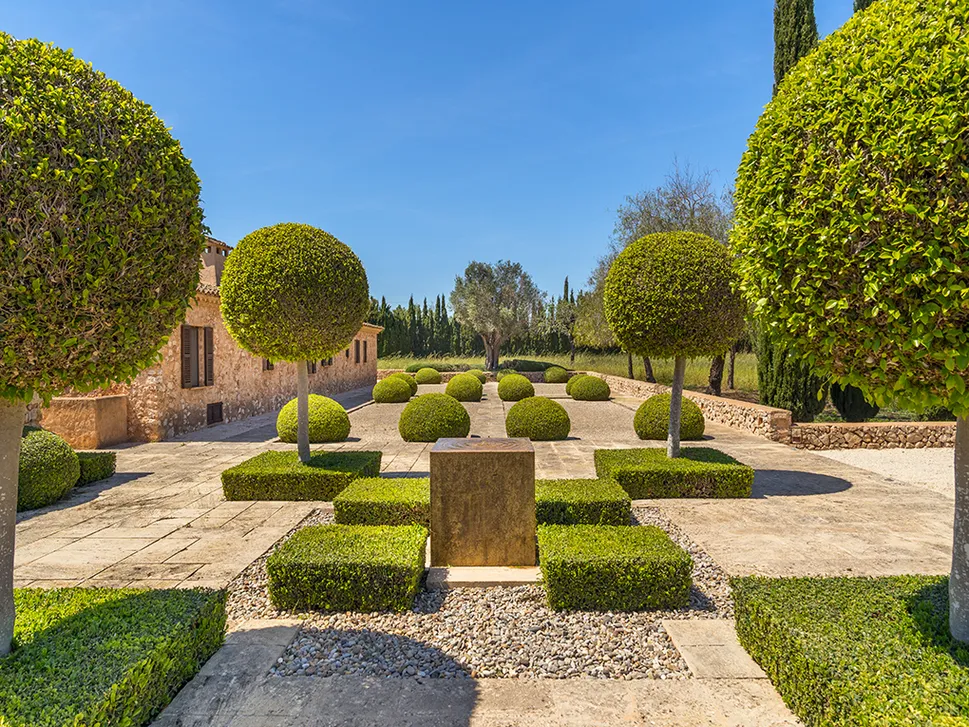 Incantevole tenuta finca con splendido giardino-4