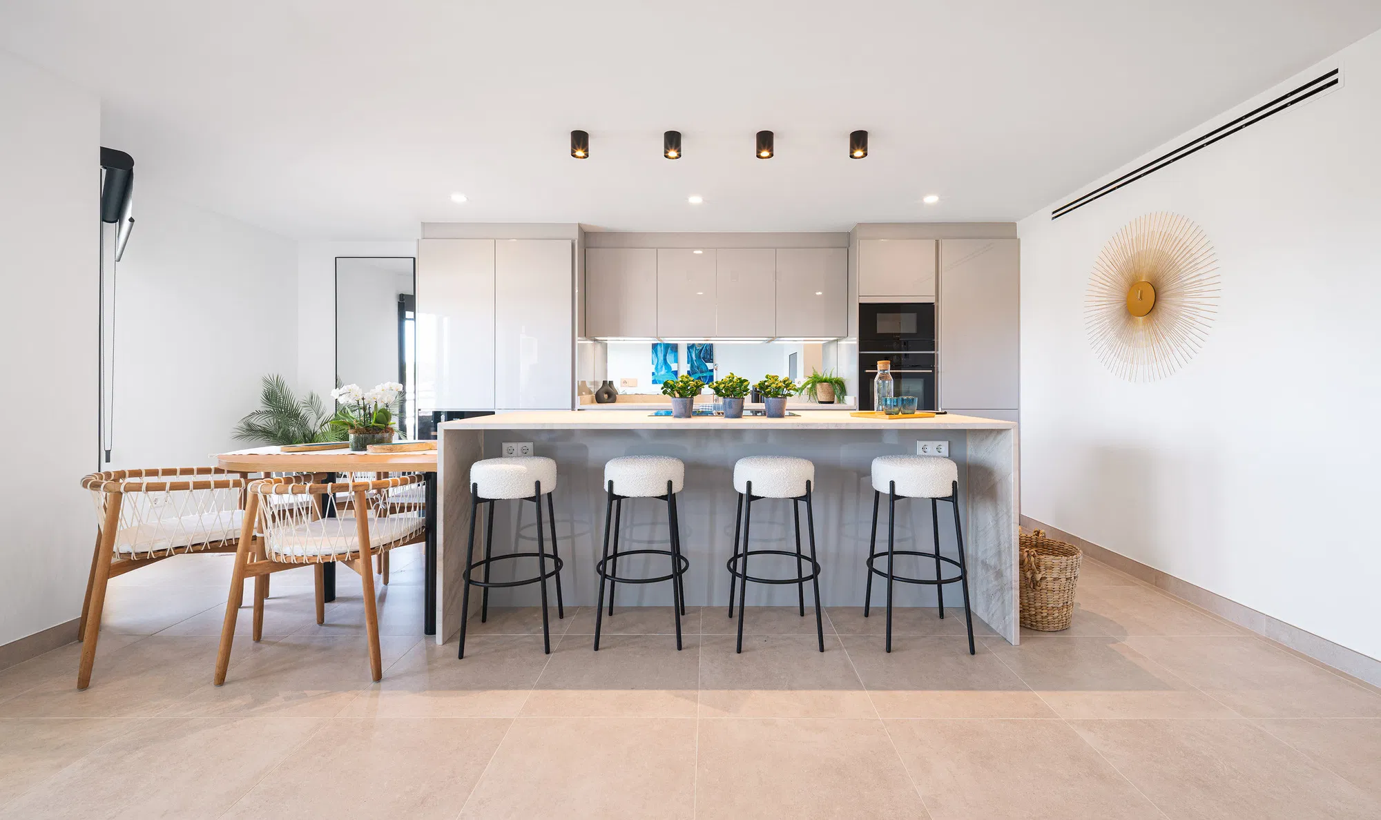 Stylish fully renovated top-floor apartment with stunning sea views in Cala Vinyes-7