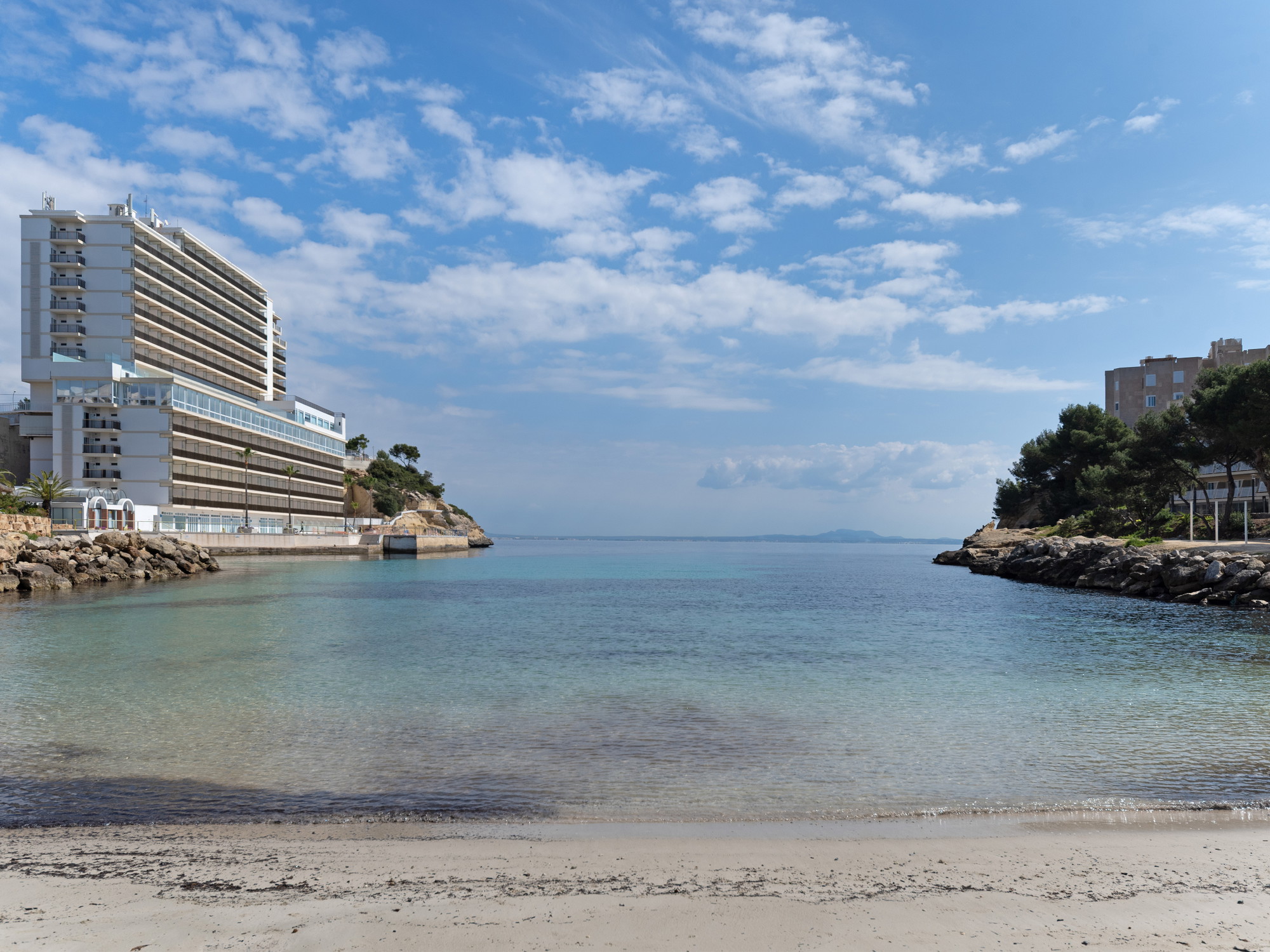 Stylish fully renovated top-floor apartment with stunning sea views in Cala Vinyes-16