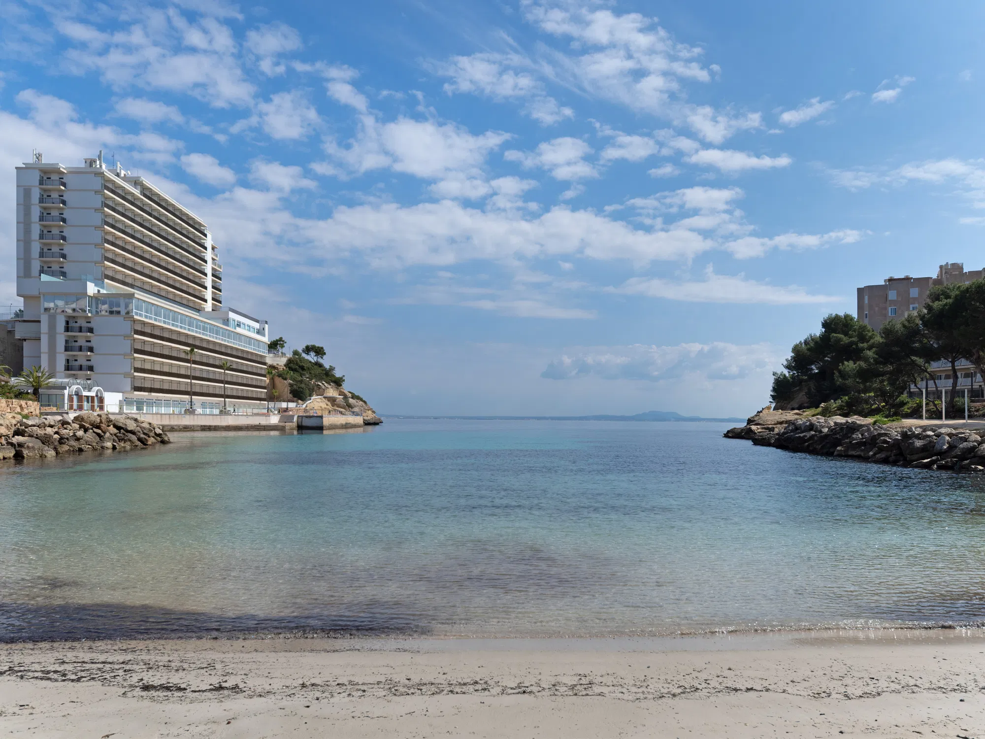 Stylish fully renovated top-floor apartment with stunning sea views in Cala Vinyes-16