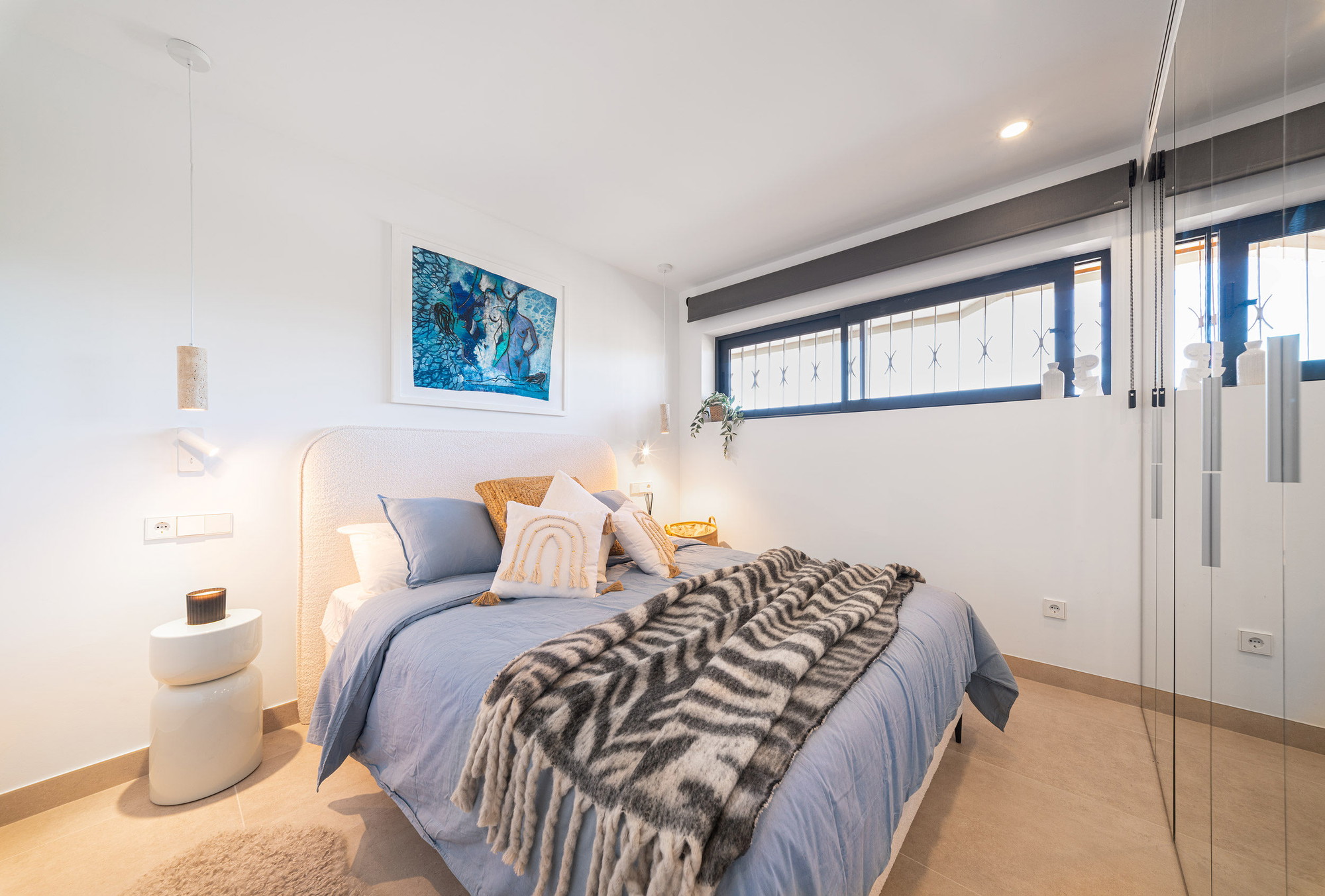 Stylish fully renovated top-floor apartment with stunning sea views in Cala Vinyes-8