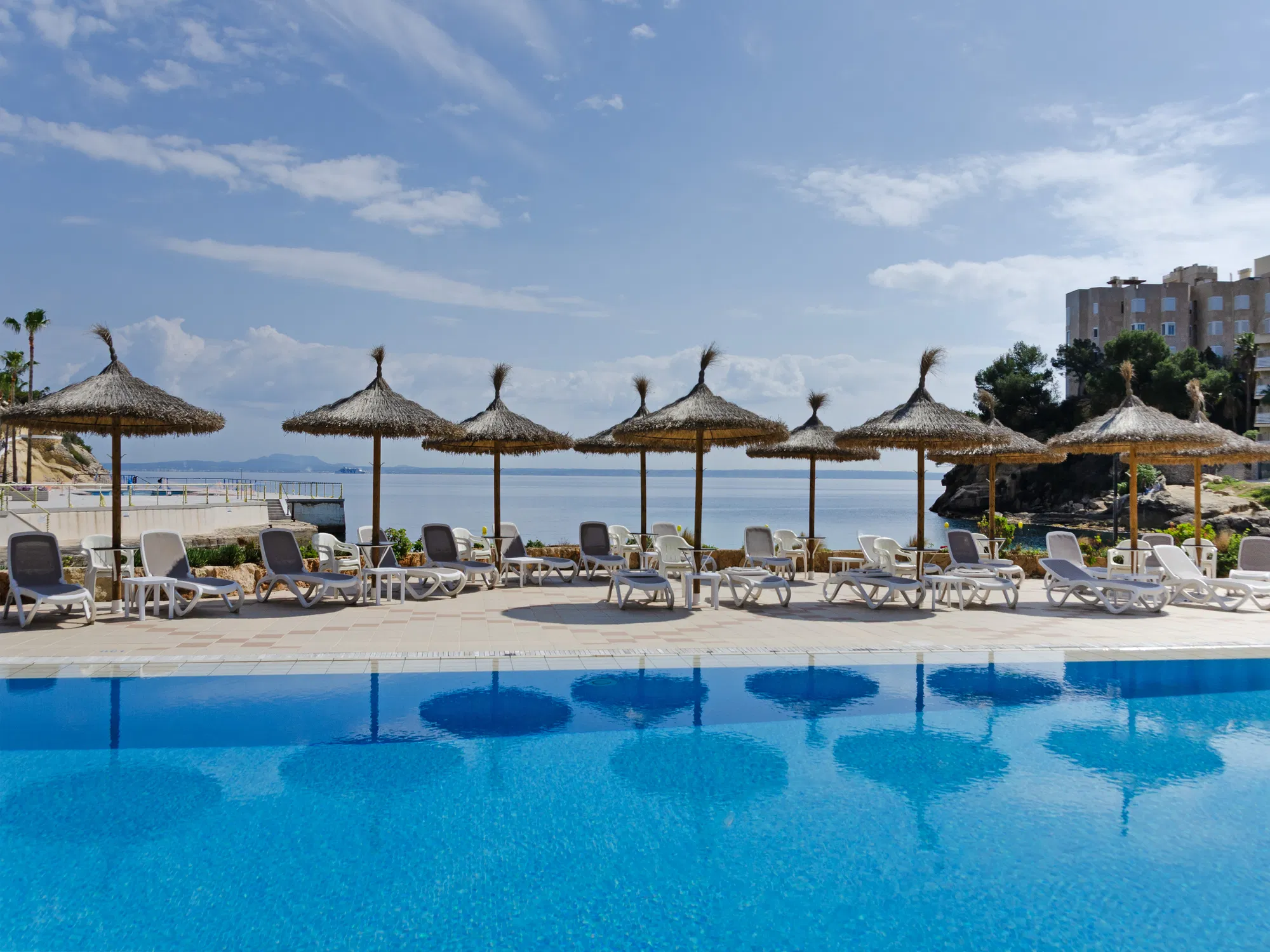 Stylish fully renovated top-floor apartment with stunning sea views in Cala Vinyes-13