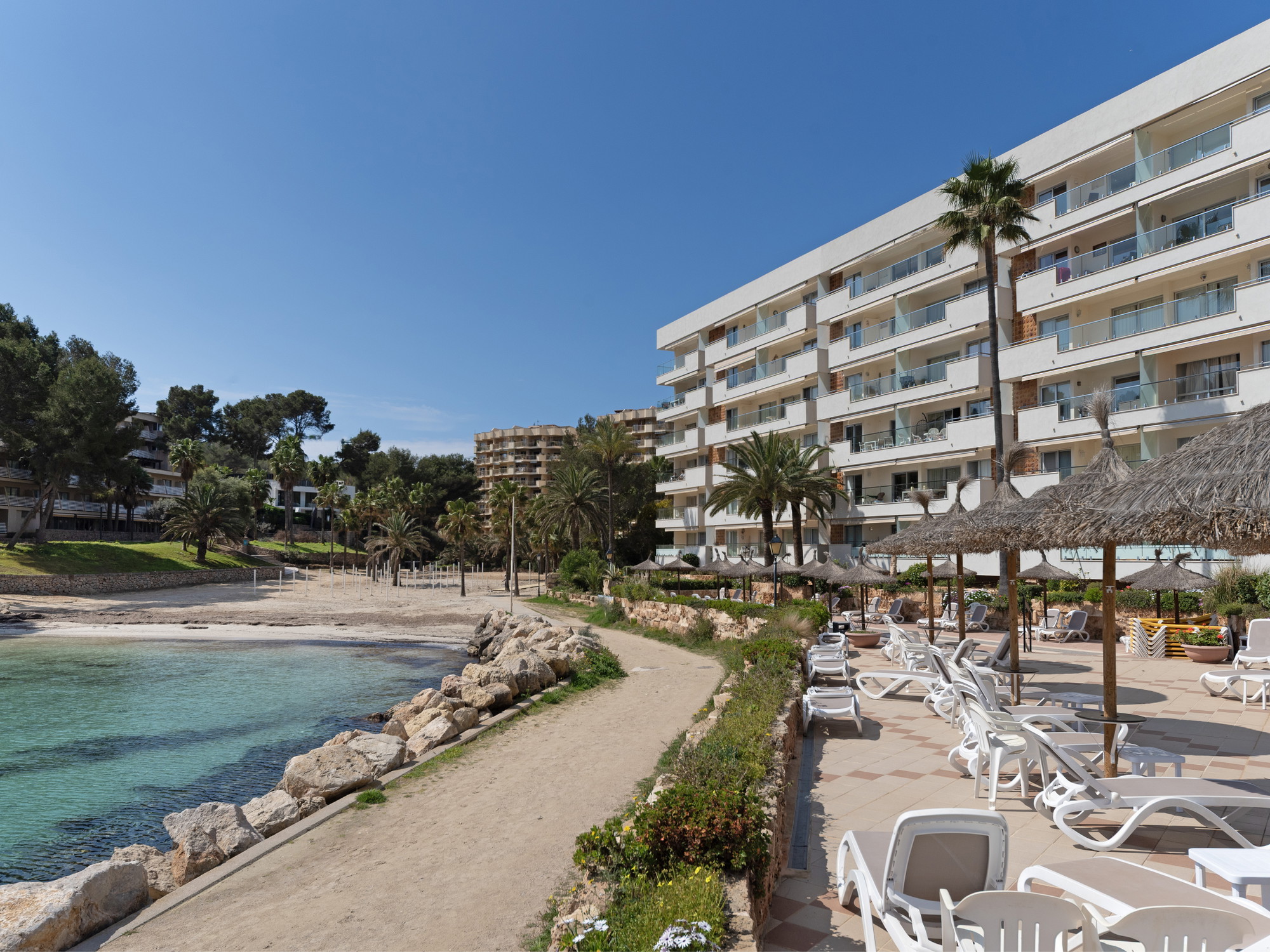 Stylish fully renovated top-floor apartment with stunning sea views in Cala Vinyes-15