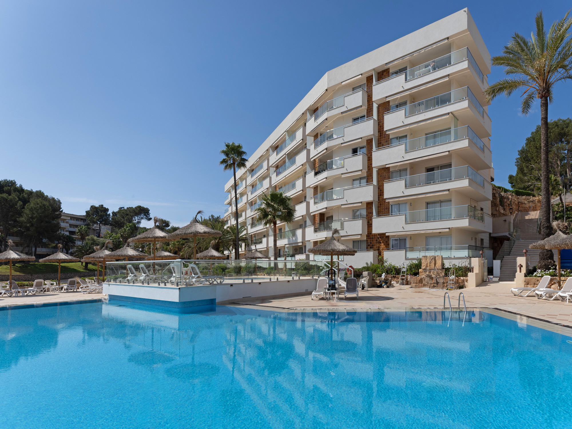 Stylish fully renovated top-floor apartment with stunning sea views in Cala Vinyes-14