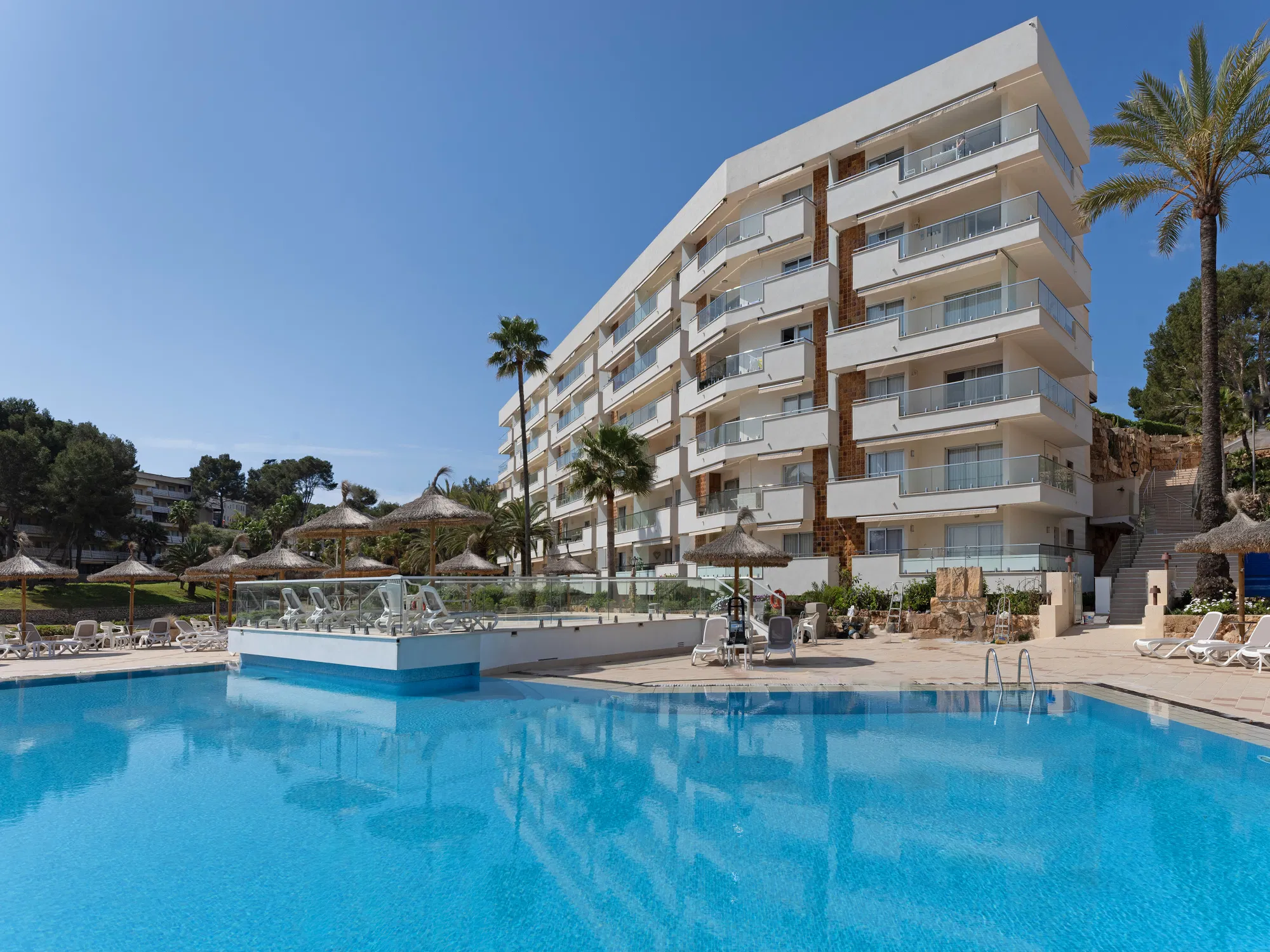 Stylish fully renovated top-floor apartment with stunning sea views in Cala Vinyes-14