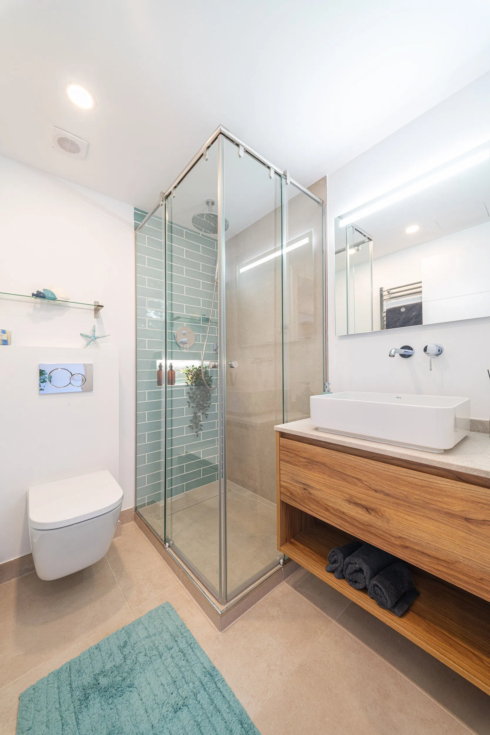 Stylish fully renovated top-floor apartment with stunning sea views in Cala Vinyes-11