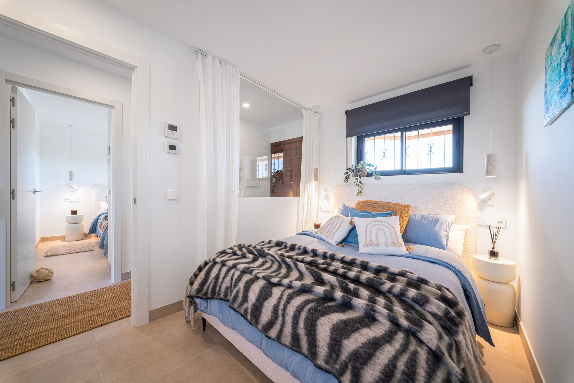 Stylish fully renovated top-floor apartment with stunning sea views in Cala Vinyes-12