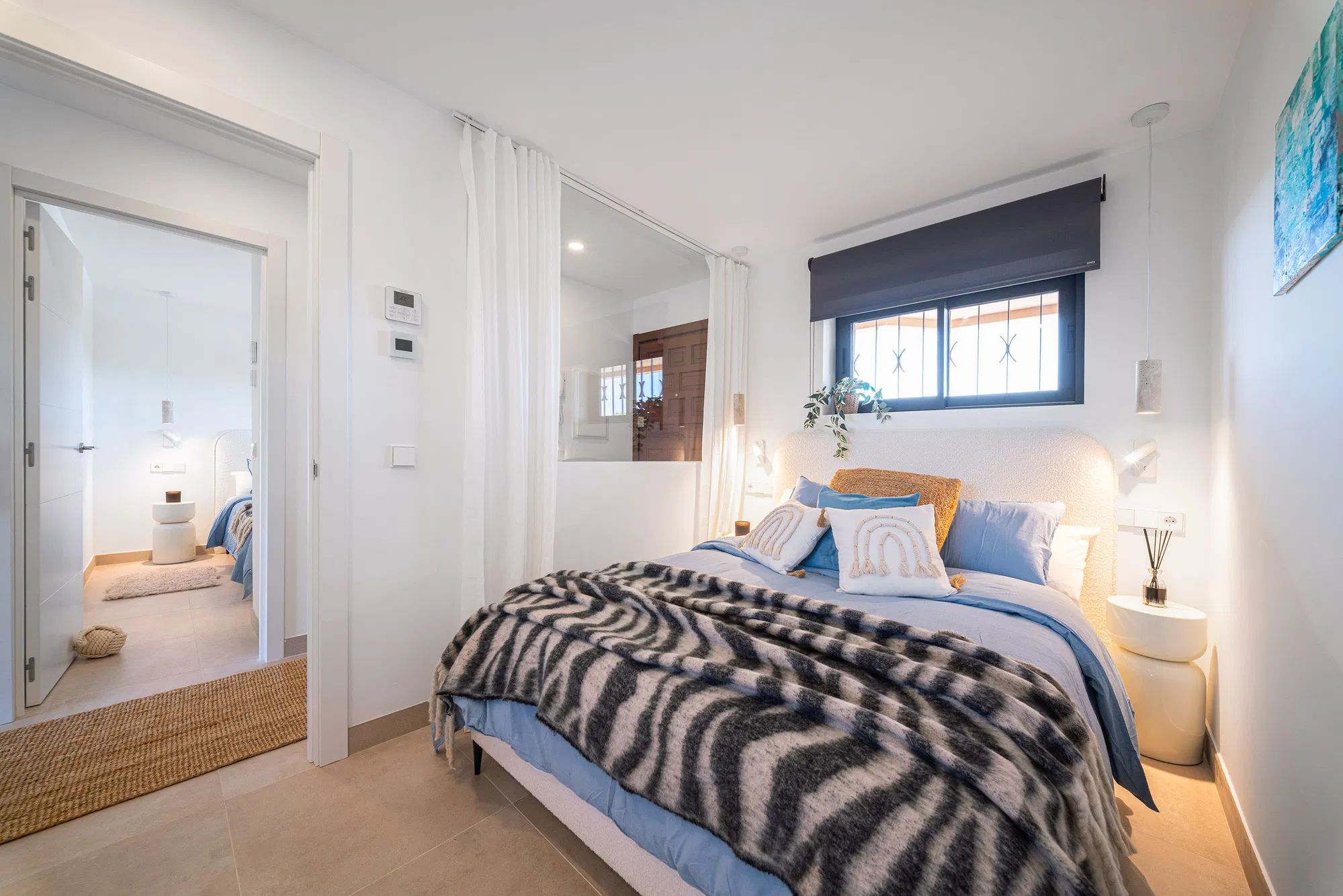 Stylish fully renovated top-floor apartment with stunning sea views in Cala Vinyes-12