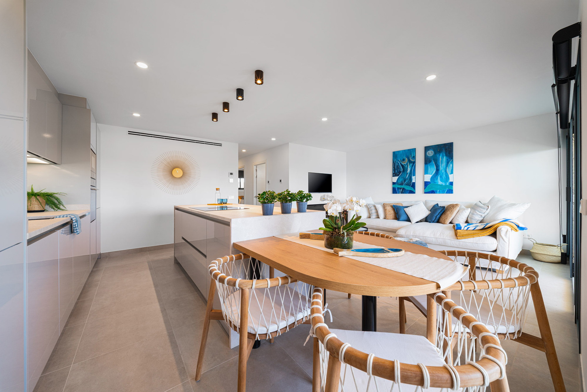 Stylish fully renovated top-floor apartment with stunning sea views in Cala Vinyes-5