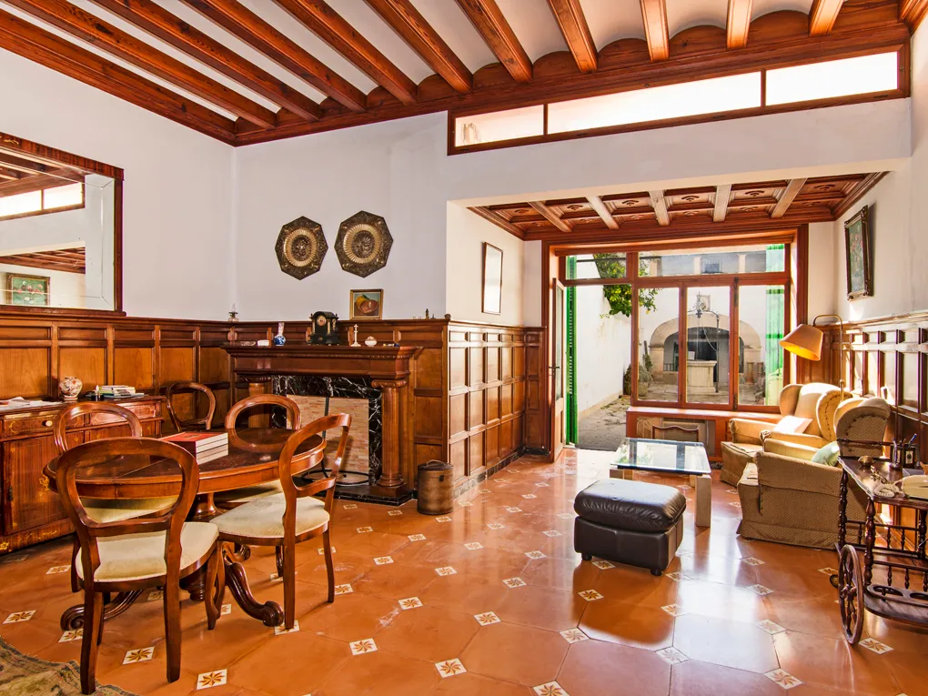 Stilfull herrgård i centrum av Llucmajor-5