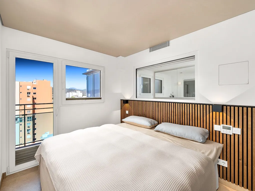 Excepcional pis en primera línia de mar amb accés al mar-5