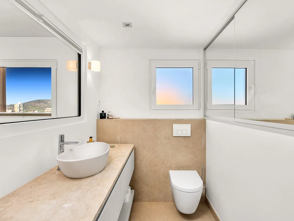 Excepcional pis en primera línia de mar amb accés al mar-8