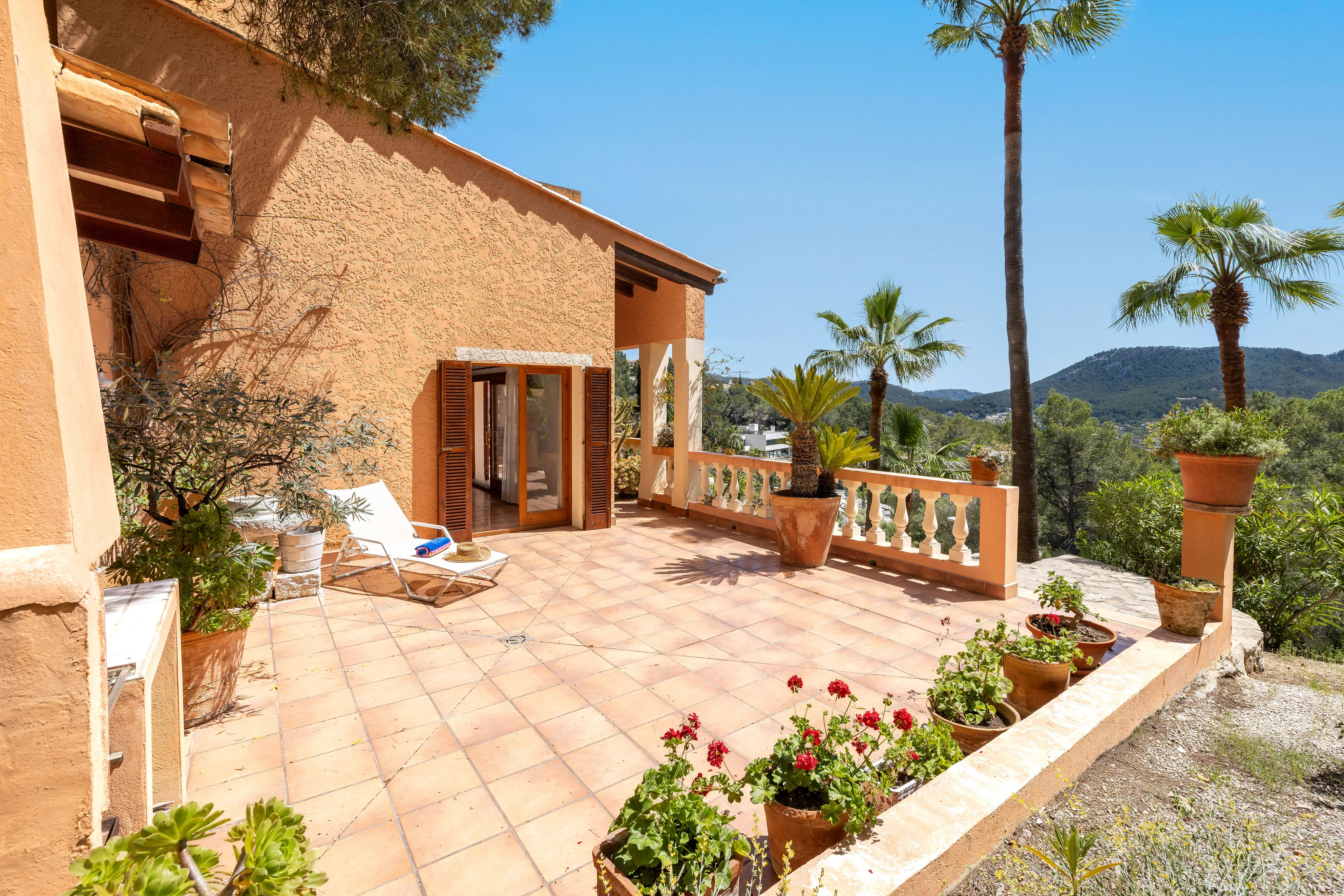 Vila mediterrània amb vista al port-10