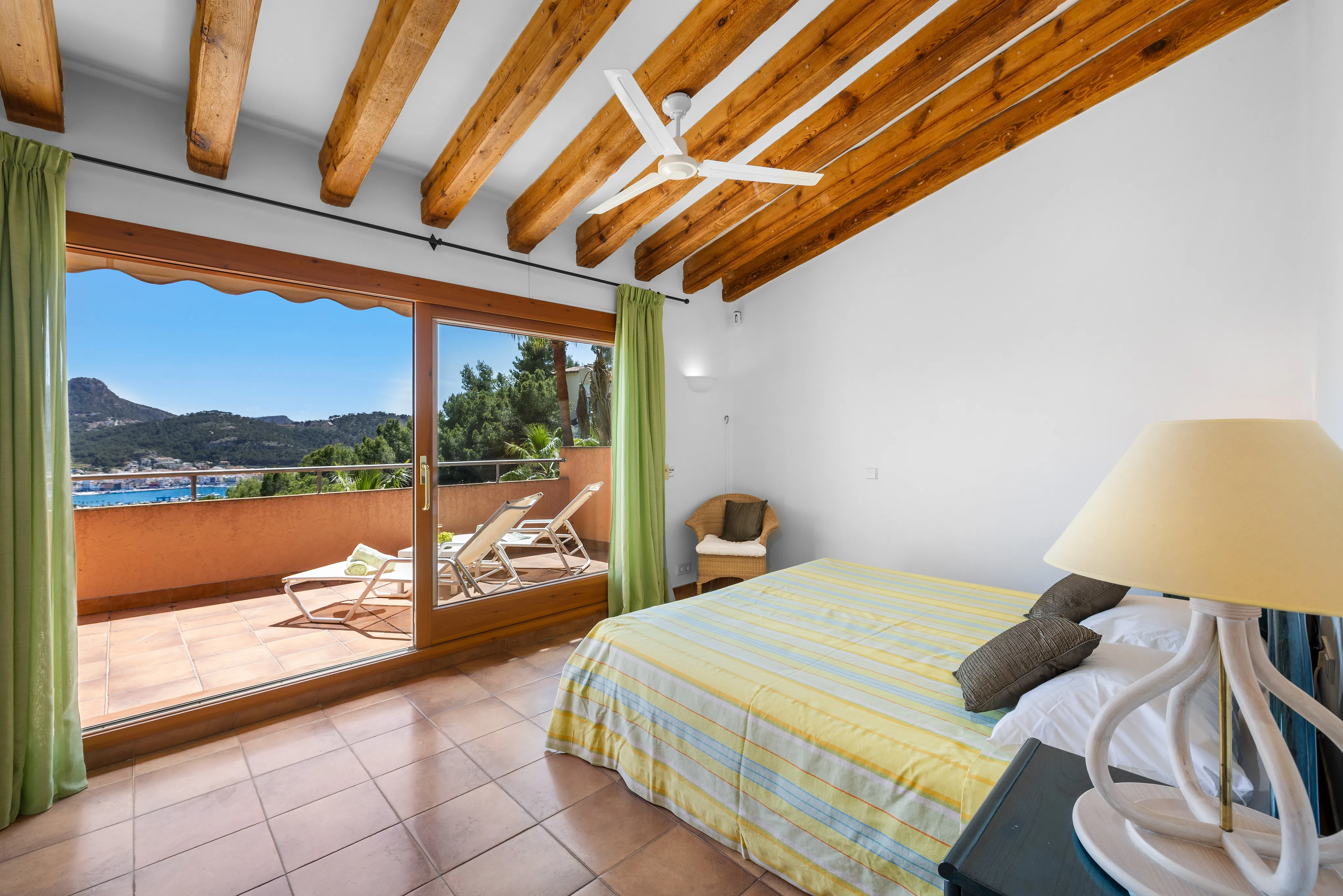 Vila mediterrània amb vista al port-28