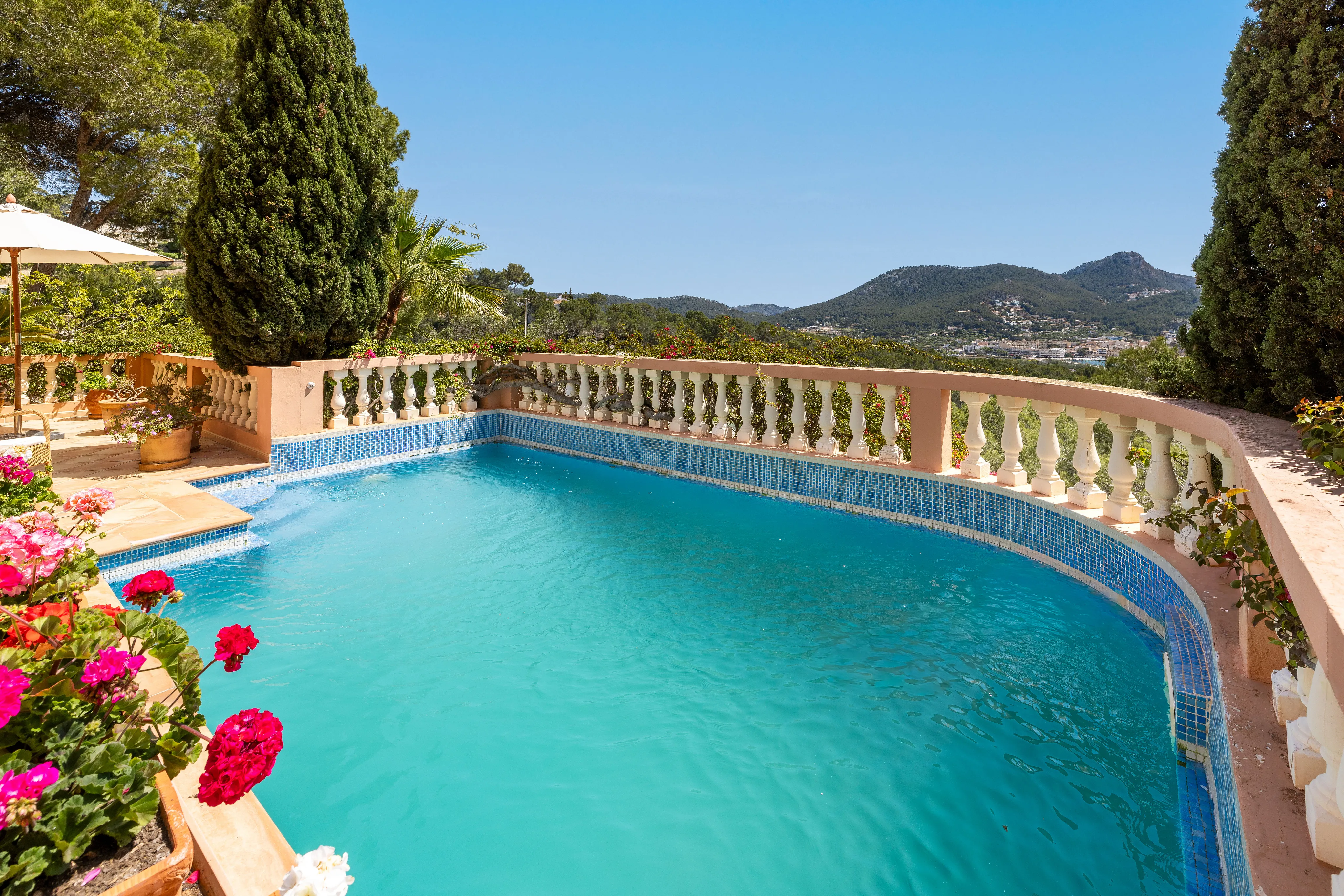 Vila mediterrània amb vista al port-4