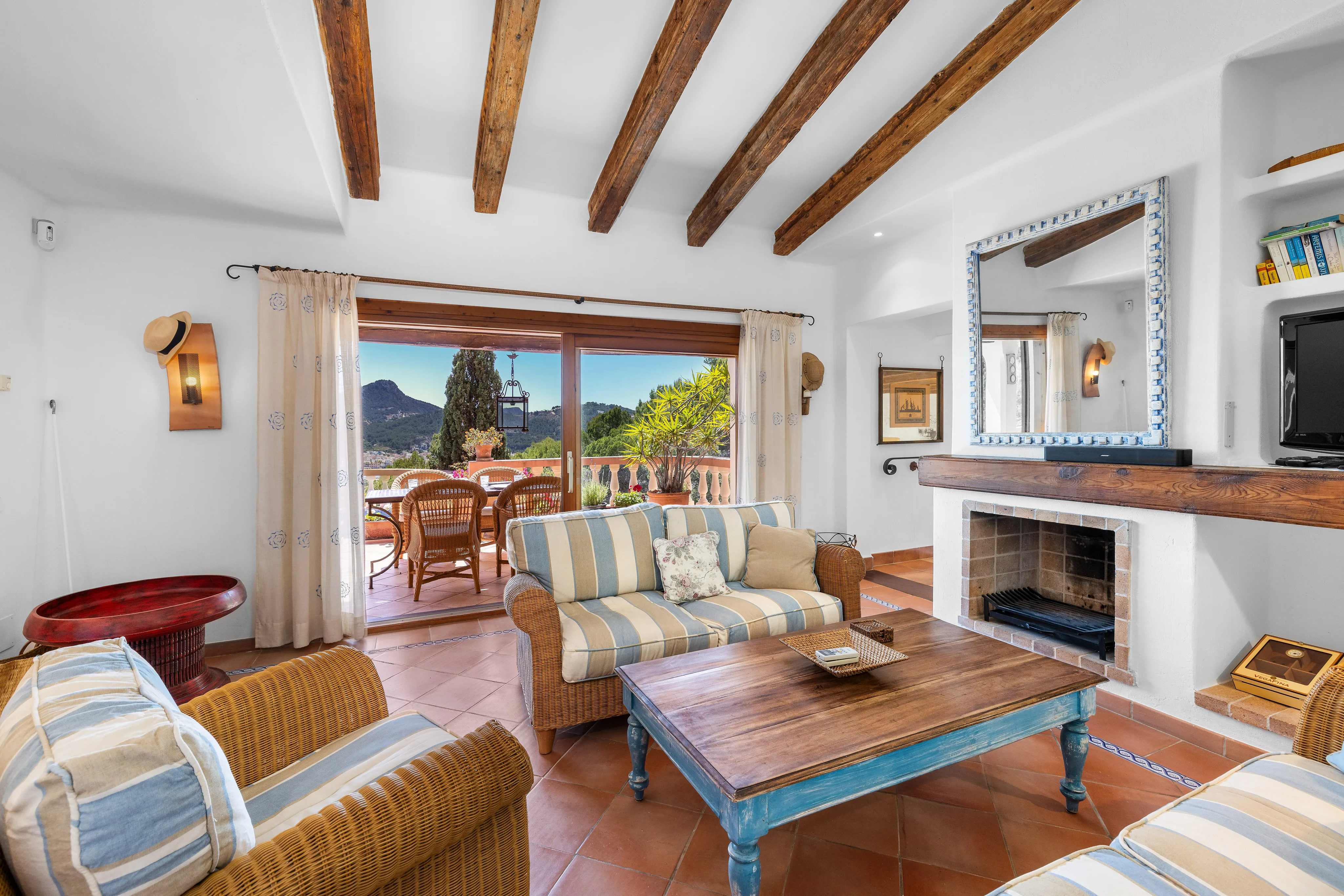 Vila mediterrània amb vista al port-13