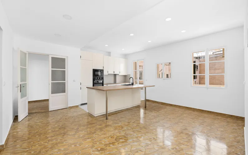 Jasne i całkowicie odnowione mieszkanie z windą i balkonem w pobliżu Plaza Patines