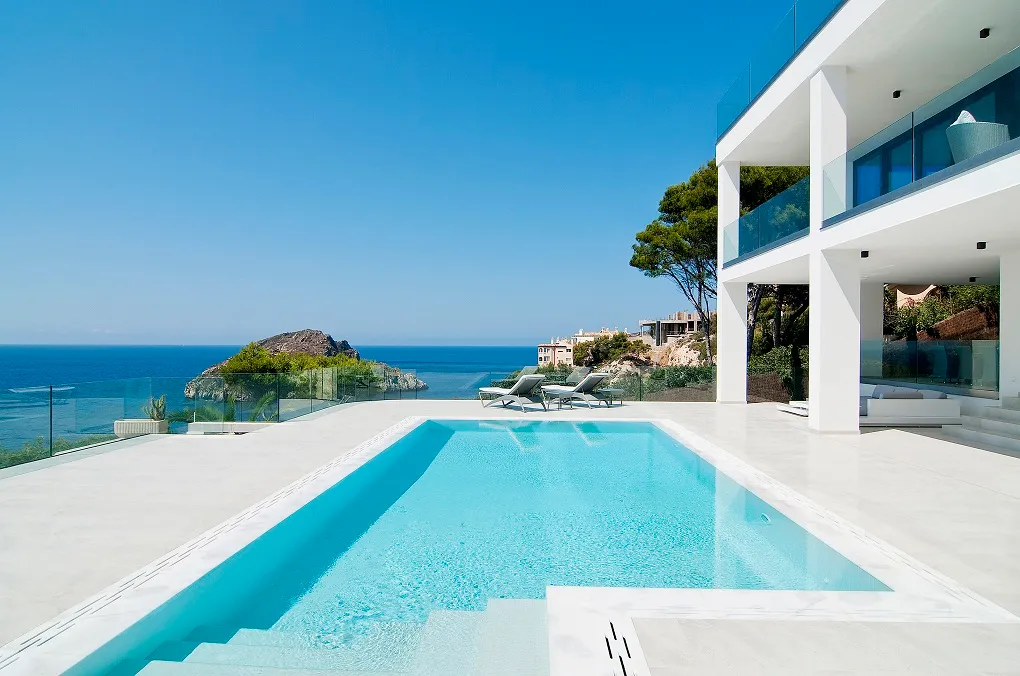Exclusieve villa met zeezicht in mediterraan-moderne stijl in Santa Ponsa-1