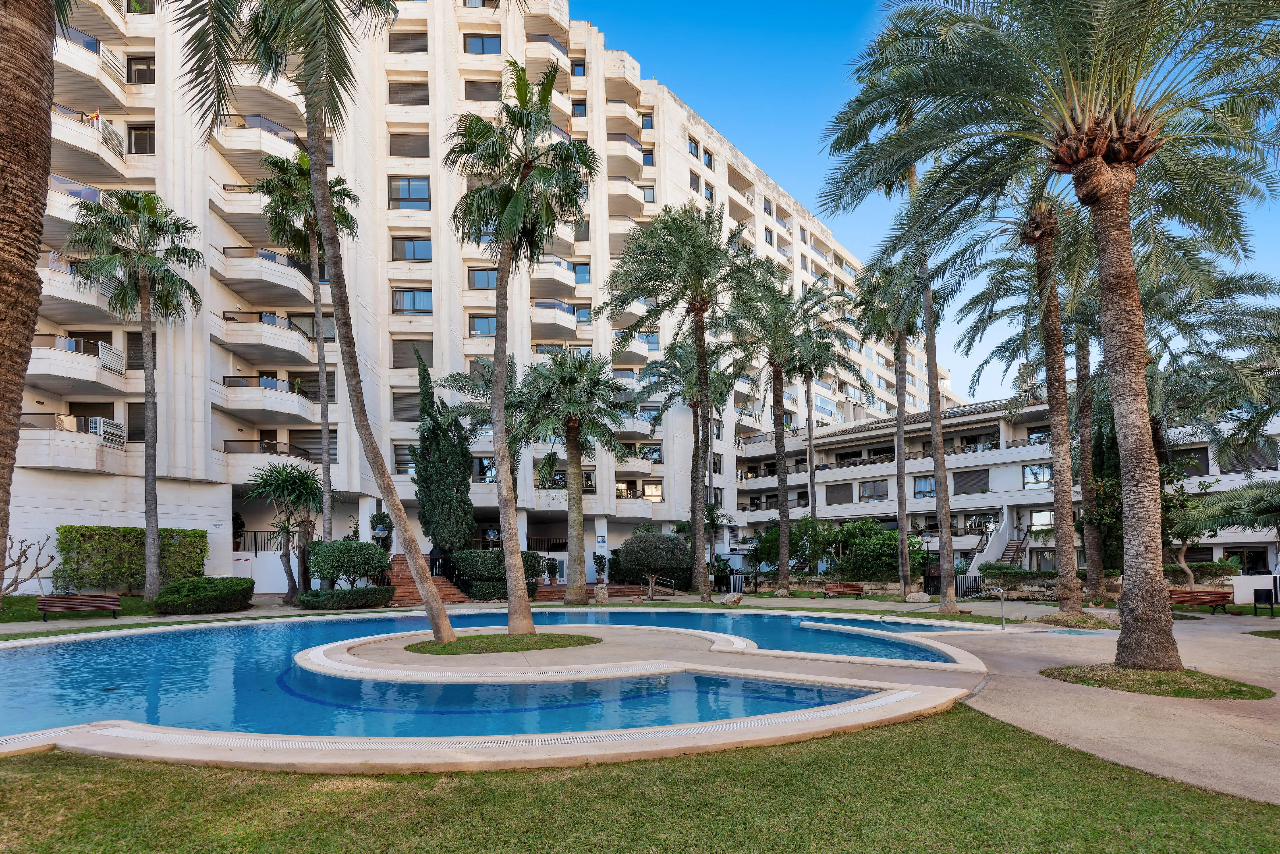 Viure entre la mar, els iots i l'ambient mediterrani-16