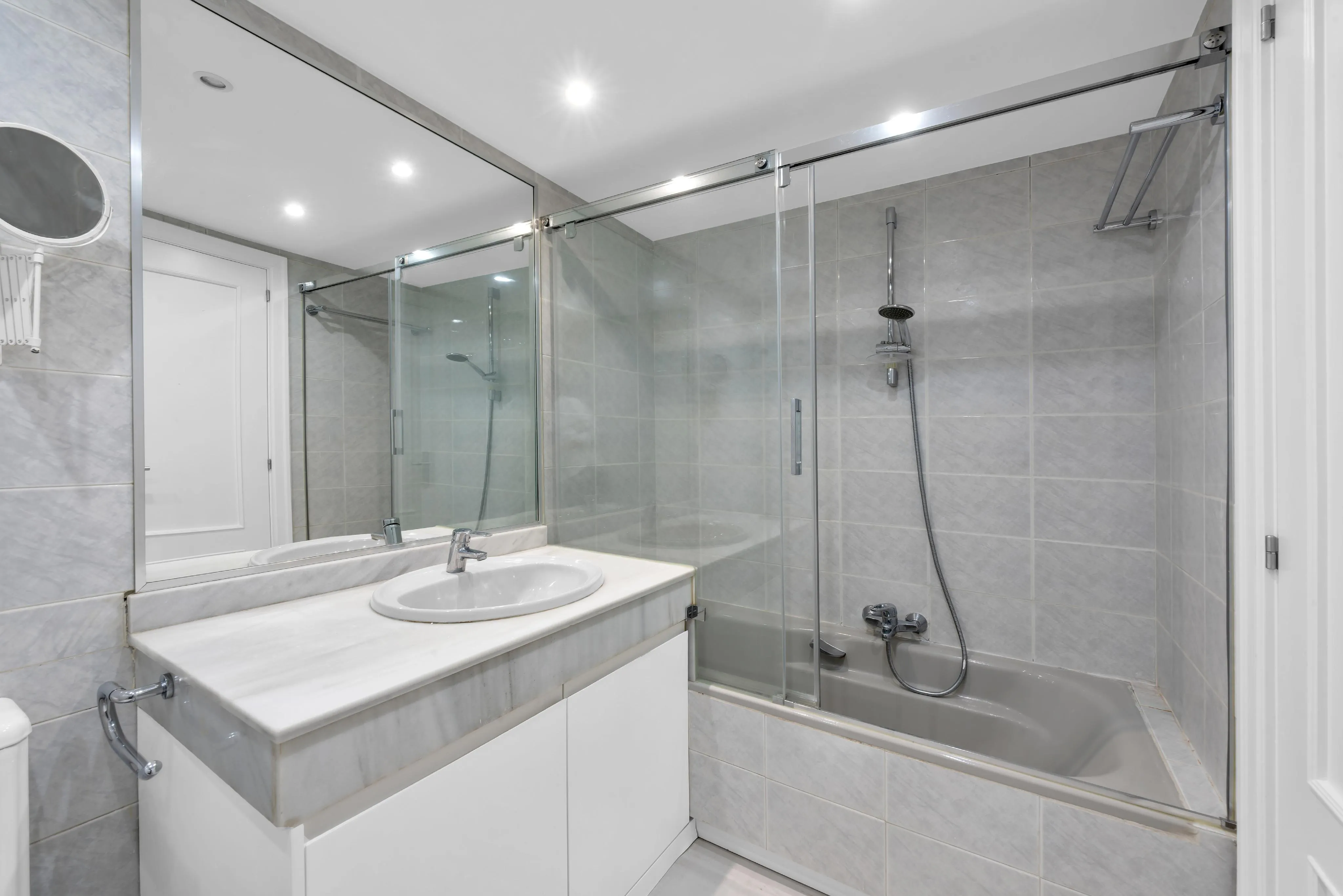 Living surrounded by the sea, yachts and the Mediterranean atmosphere-14