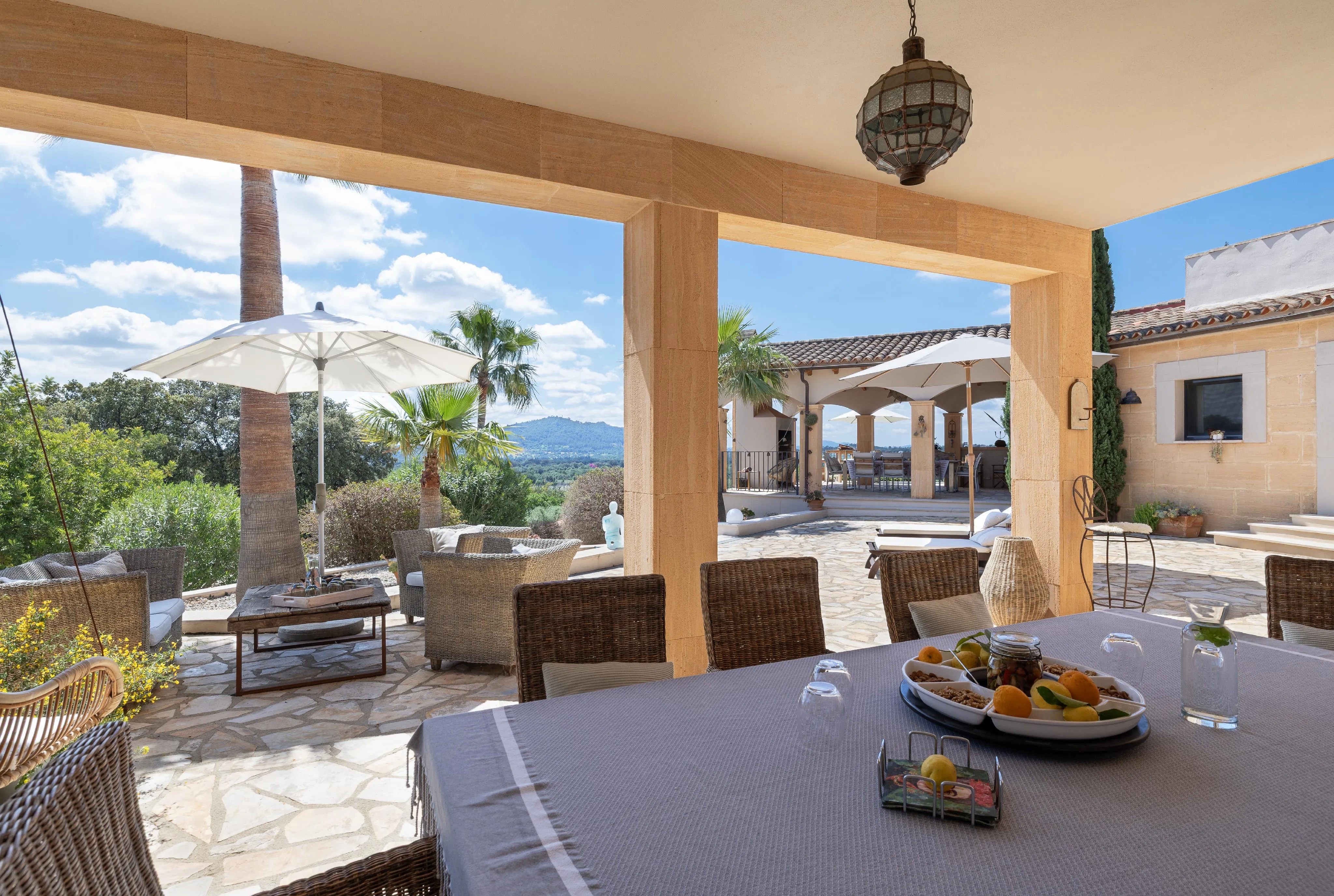 Finca z dalekosiężnymi widokami - nowoczesny komfort życia w tradycyjnej kamiennej architekturze na wzgórzu w pobliżu Moscari-7