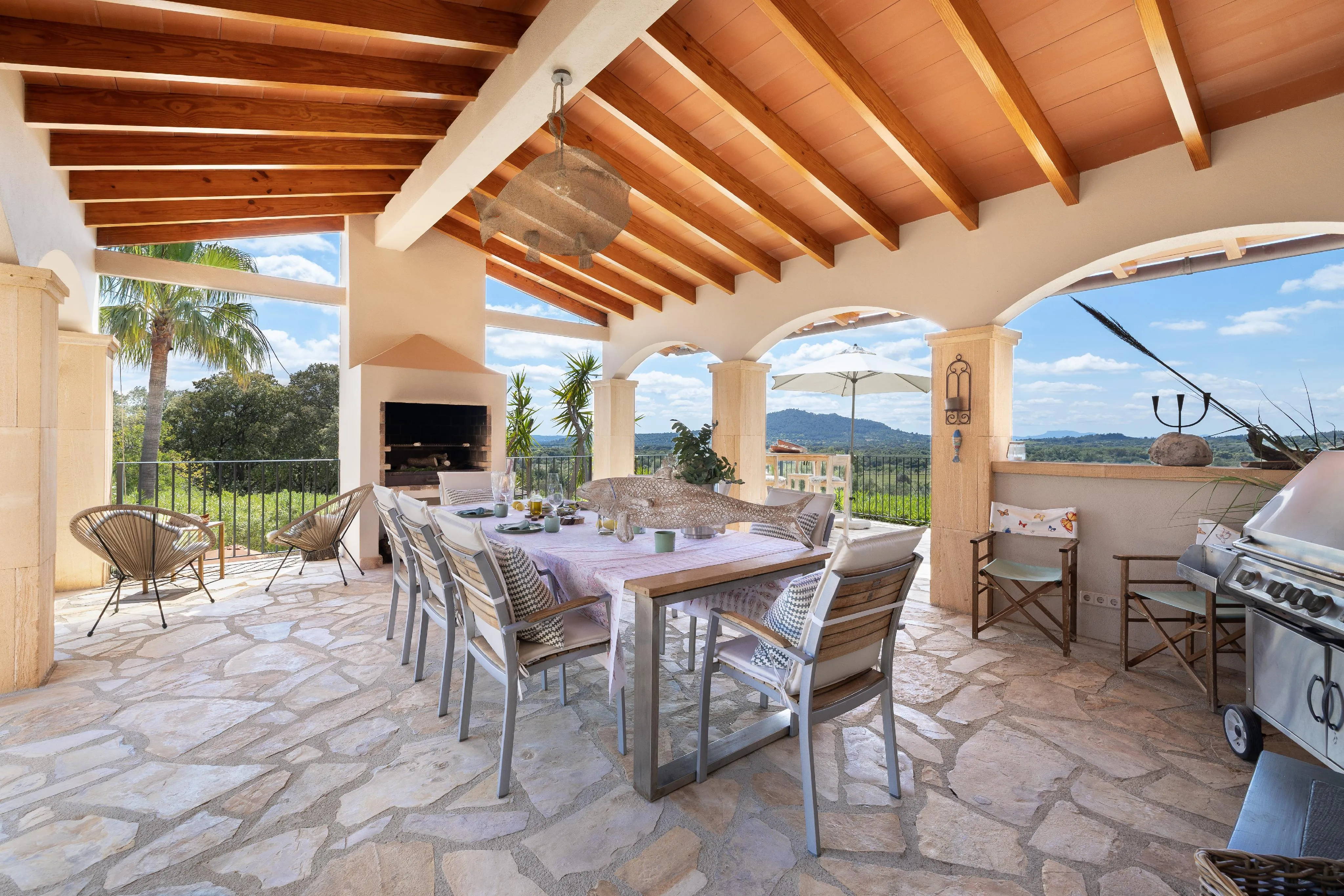 Finca z dalekosiężnymi widokami - nowoczesny komfort życia w tradycyjnej kamiennej architekturze na wzgórzu w pobliżu Moscari-8