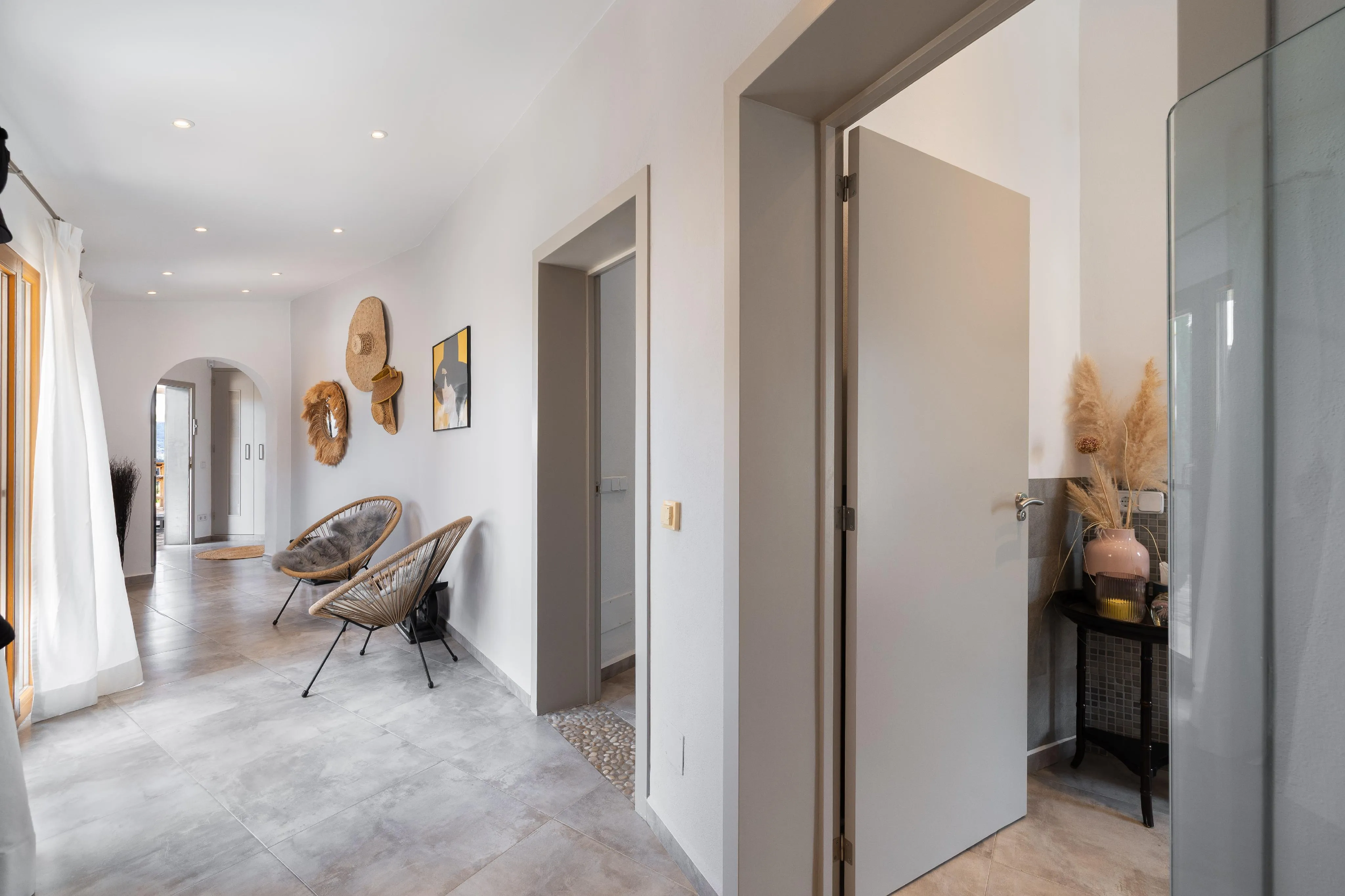 Finca z dalekosiężnymi widokami - nowoczesny komfort życia w tradycyjnej kamiennej architekturze na wzgórzu w pobliżu Moscari-11