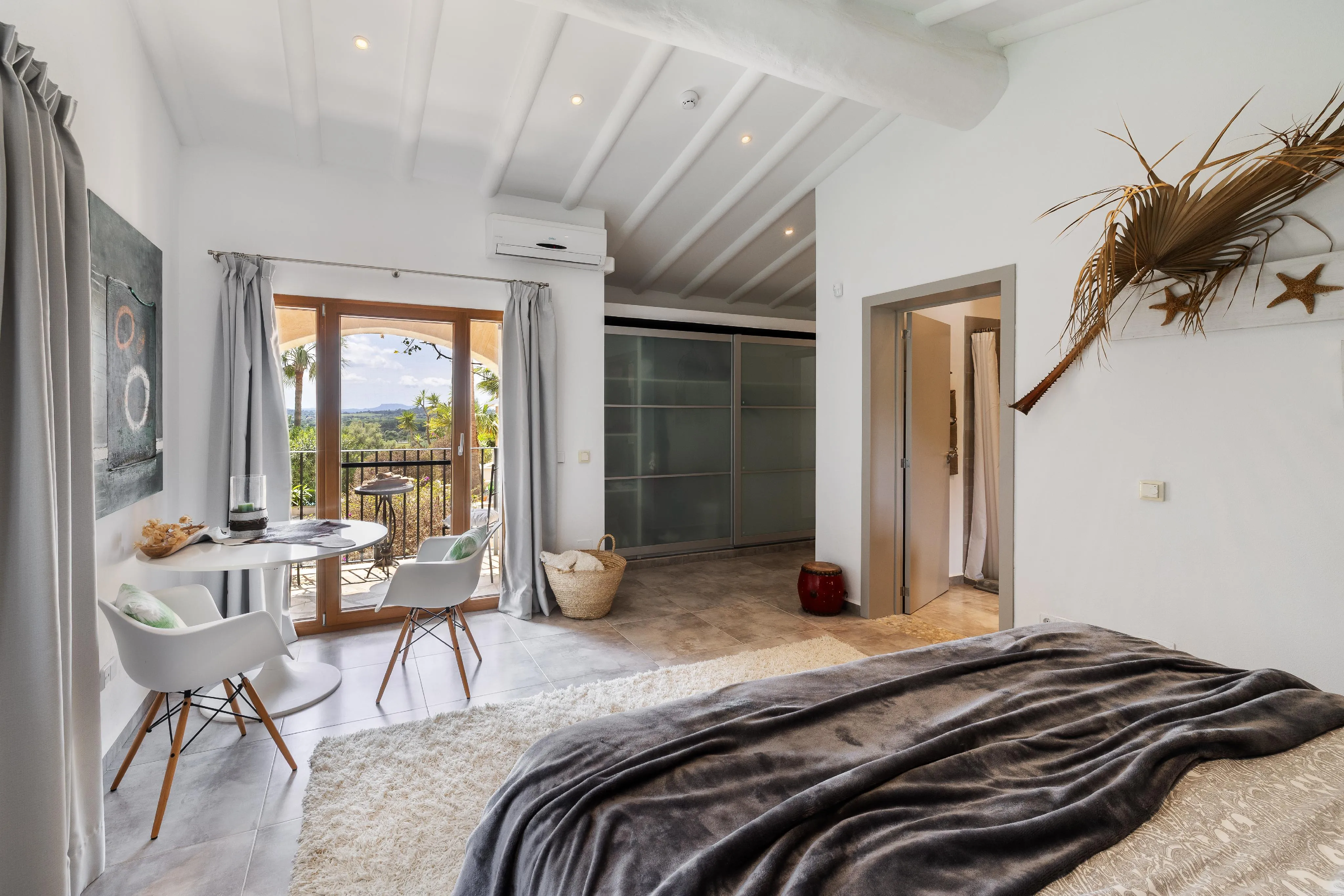 Finca z dalekosiężnymi widokami - nowoczesny komfort życia w tradycyjnej kamiennej architekturze na wzgórzu w pobliżu Moscari-15