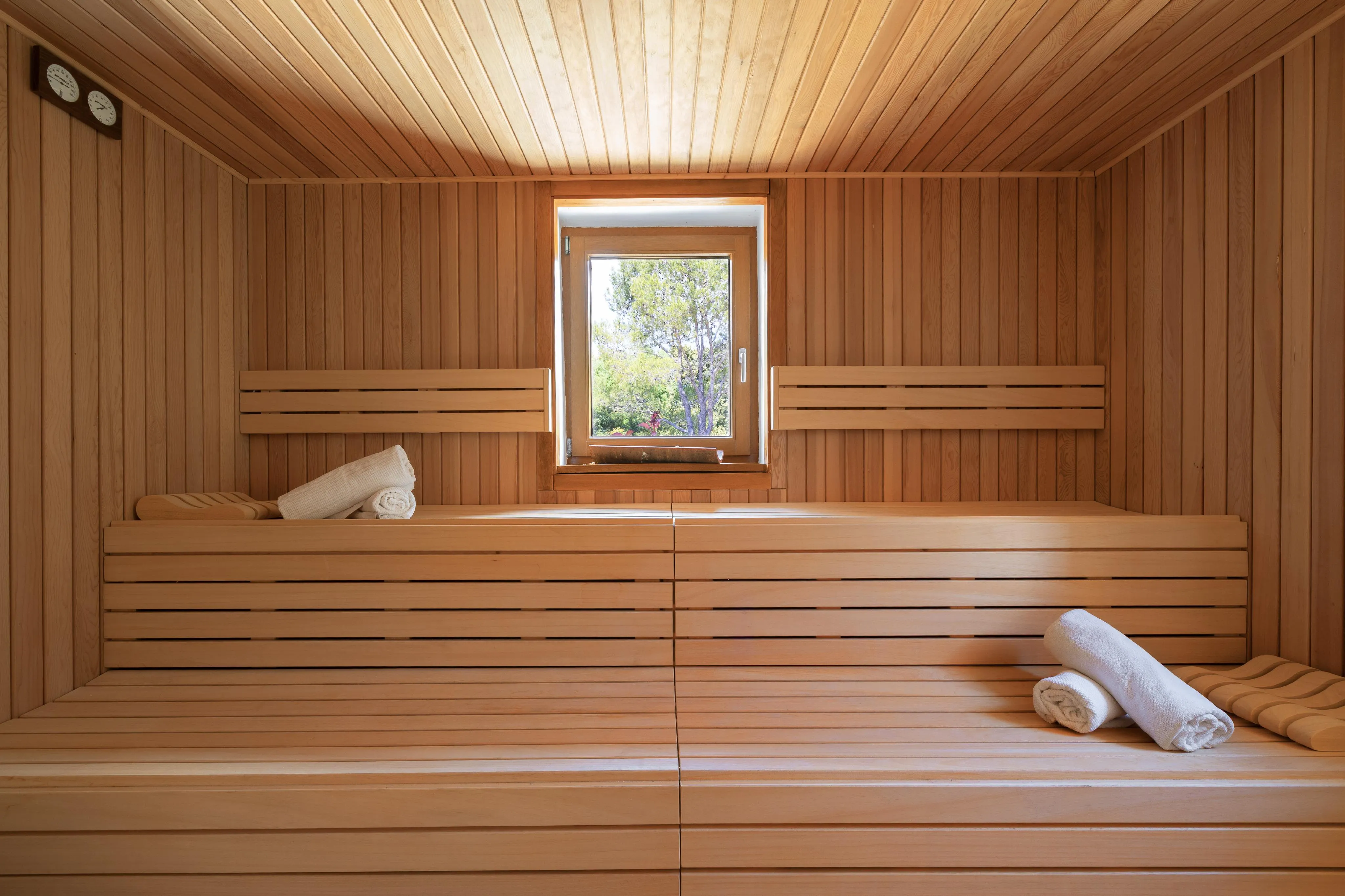 Finca z dalekosiężnymi widokami - nowoczesny komfort życia w tradycyjnej kamiennej architekturze na wzgórzu w pobliżu Moscari-17