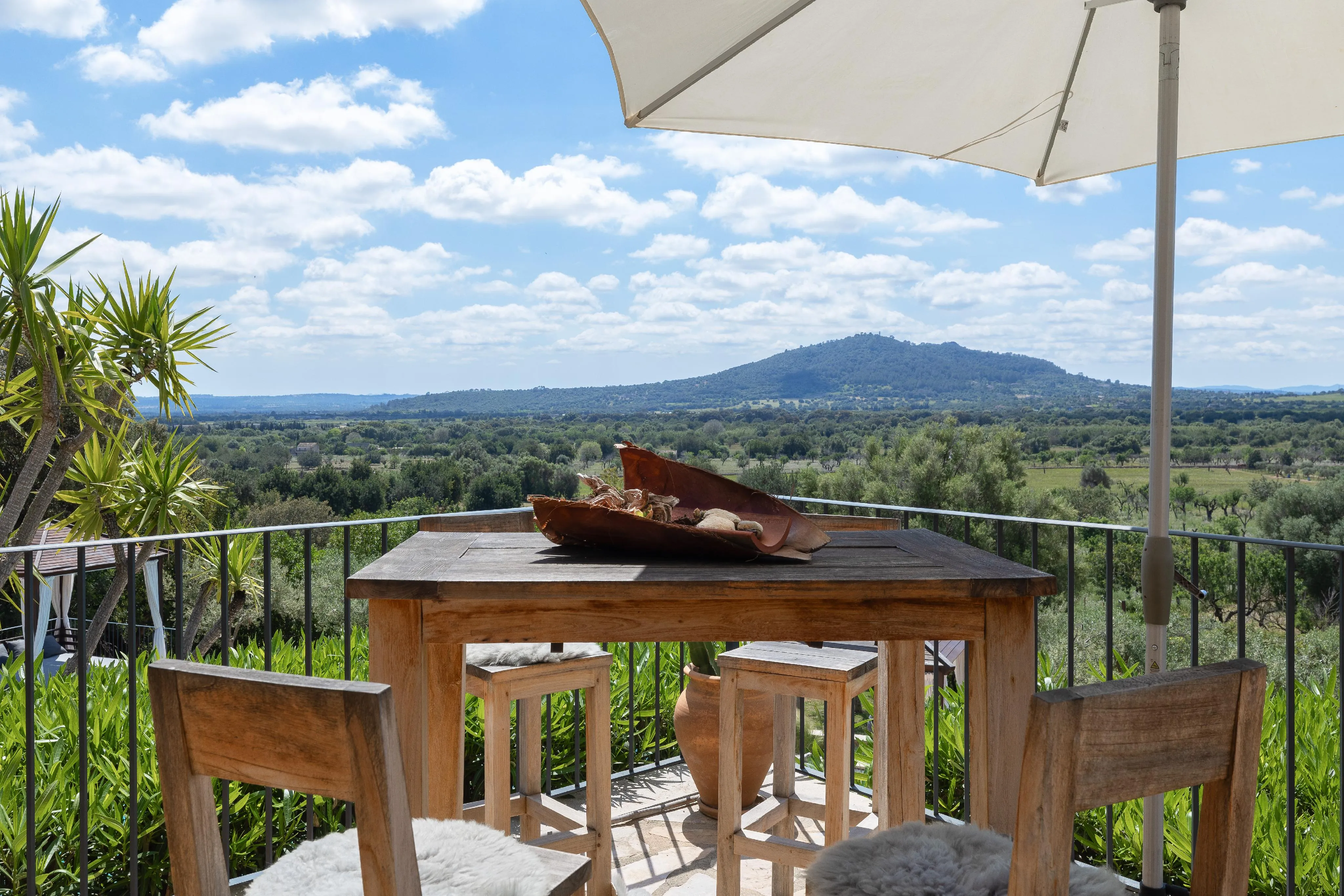 Finca z dalekosiężnymi widokami - nowoczesny komfort życia w tradycyjnej kamiennej architekturze na wzgórzu w pobliżu Moscari-5