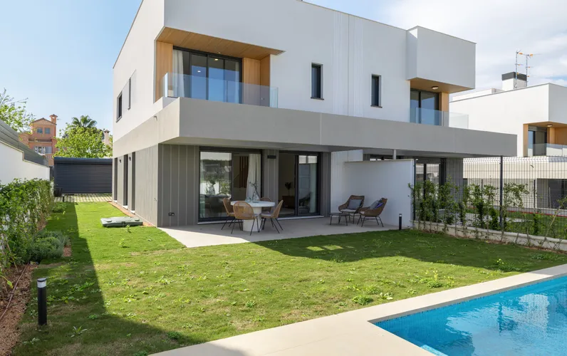 Pareado de nueva construcción con piscina en Puig de Ros