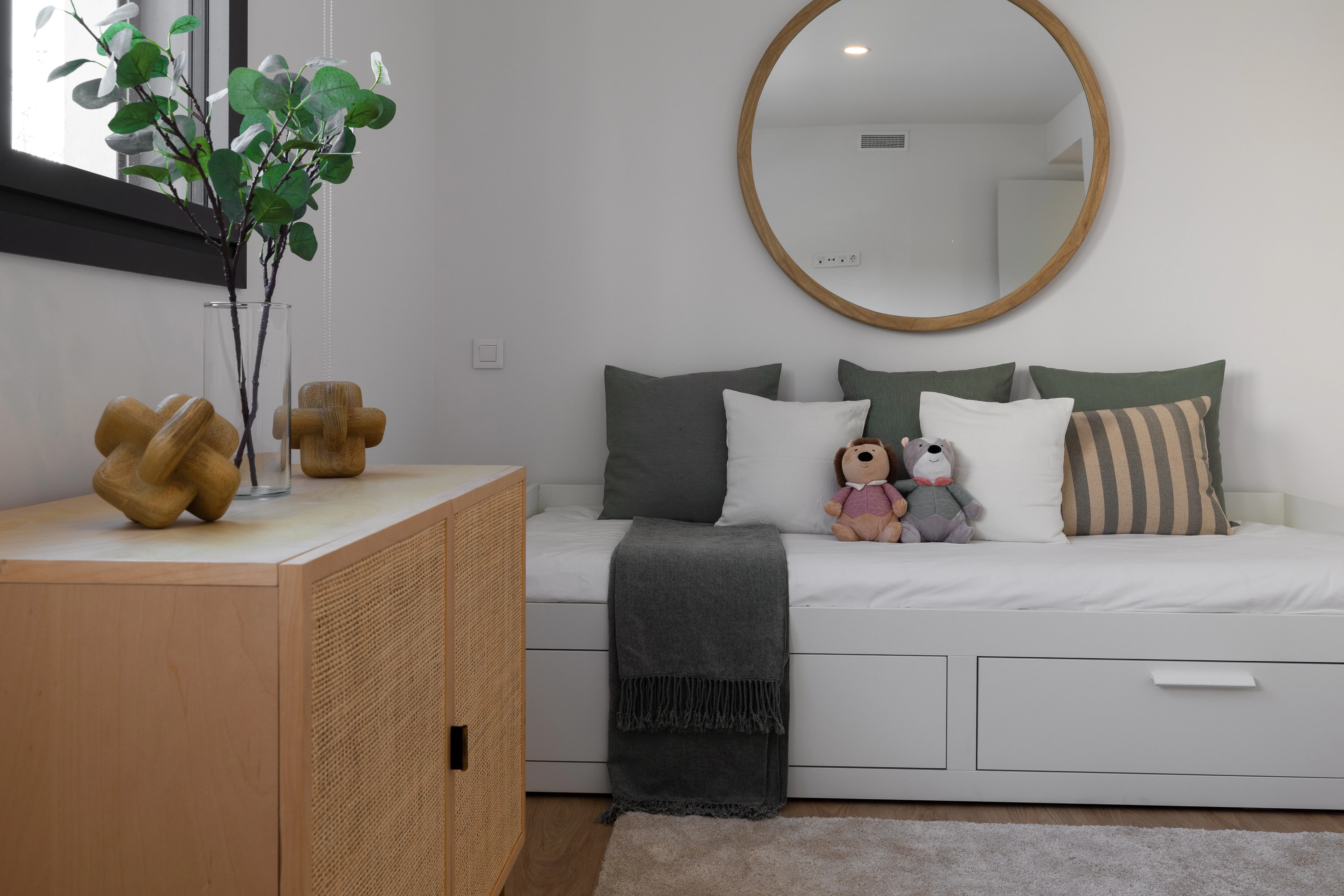 Nowo wybudowany dom w zabudowie bliźniaczej z basenem w Puig de Ros-12