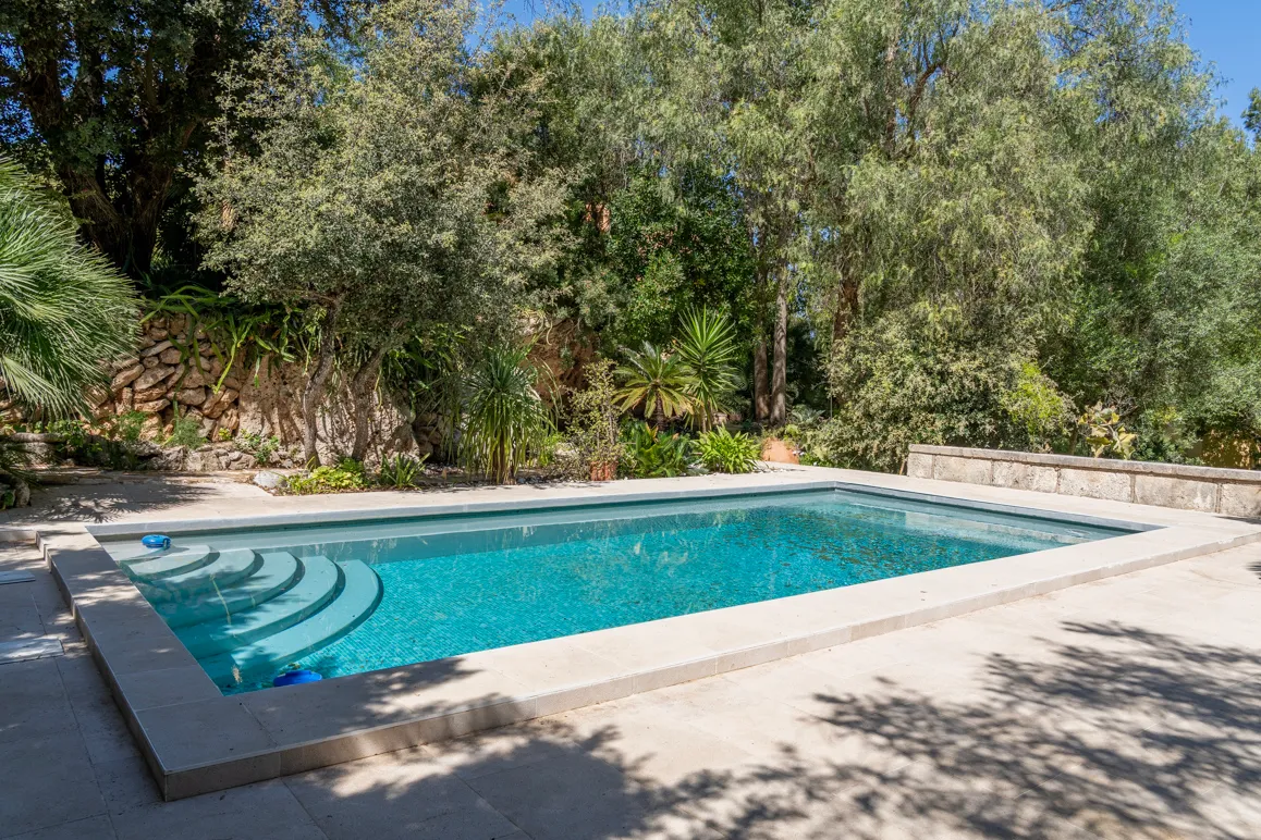 Casa indipendente con piscina e altri due appezzamenti vicini-2