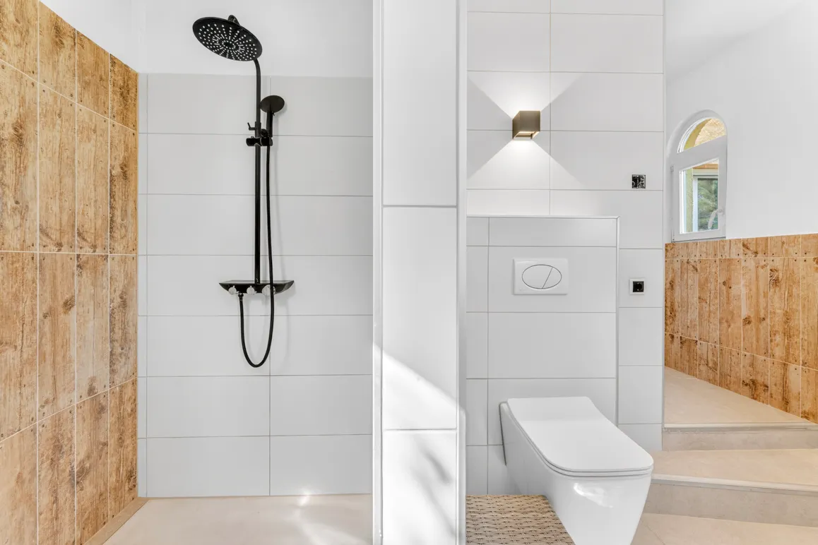 Casa indipendente con piscina e altri due appezzamenti vicini-8