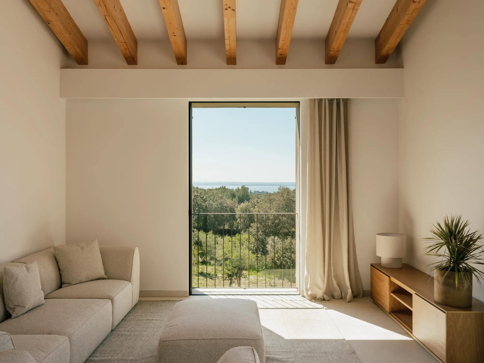 Эксклюзивная недавно построенная финка с захватывающим видом на залив Алькудия-16