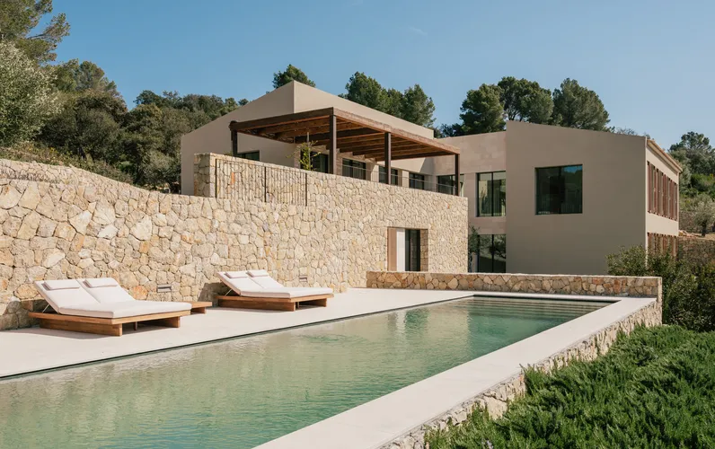 Exclusieve nieuw gebouwde finca met adembenemend zeezicht over de baai van Alcudia