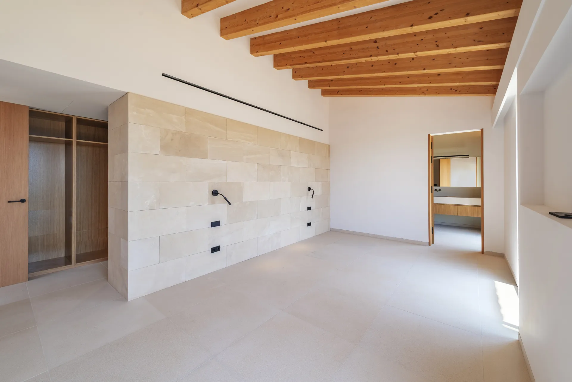 Exclusiva finca de obra nueva con vistas a la bahía de Alcudia, Mallorca-10