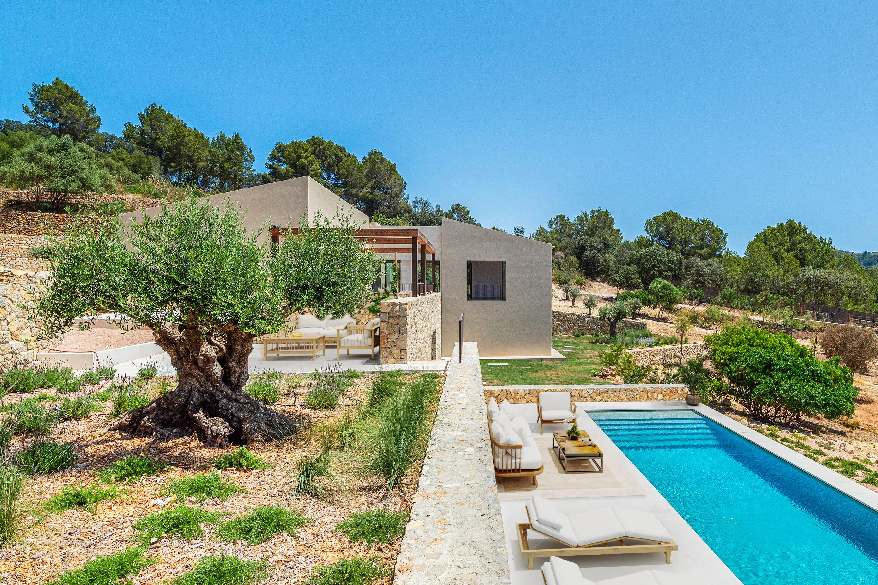 Exclusiva finca de obra nueva con vistas a la bahía de Alcudia, Mallorca-17