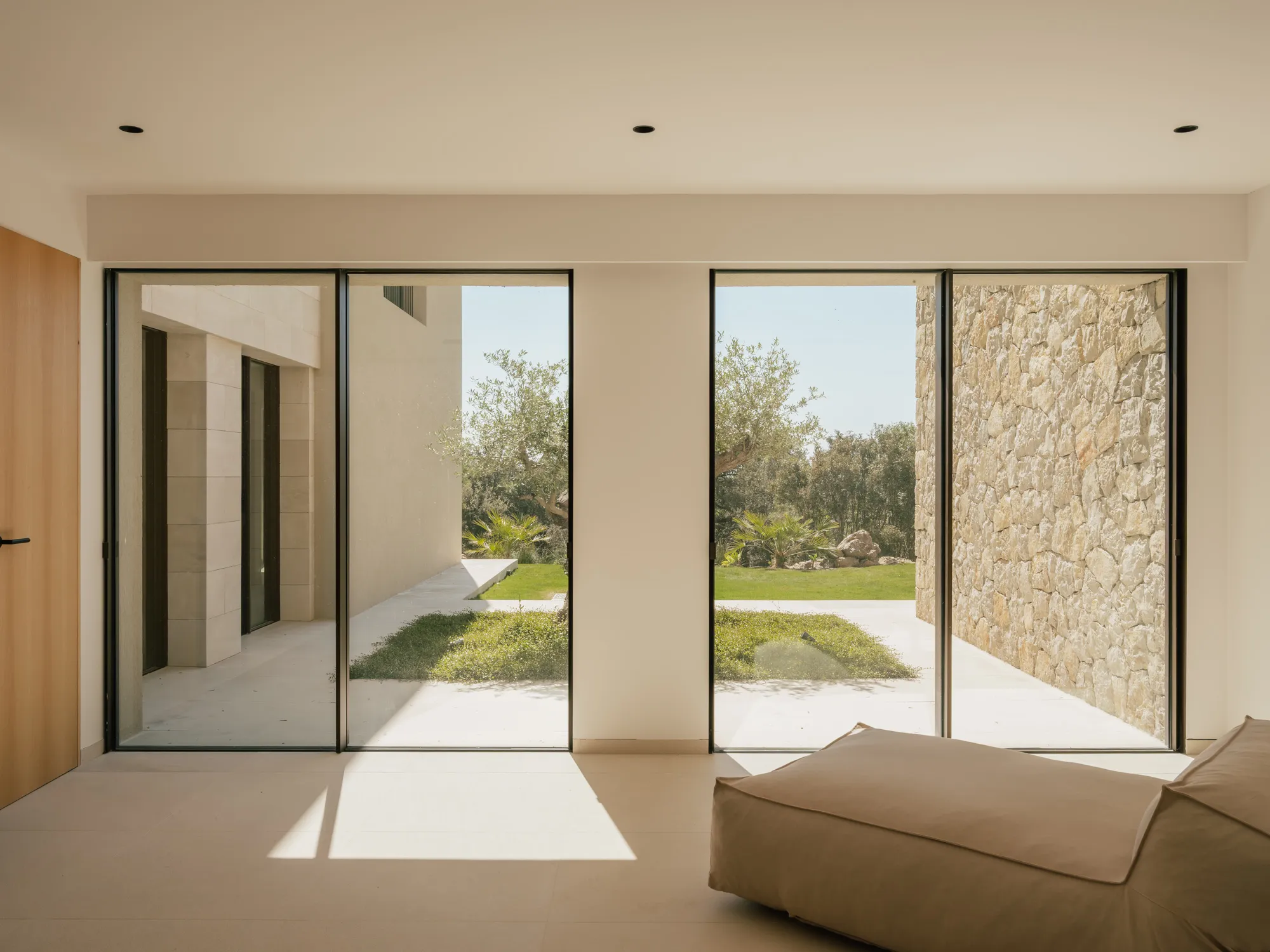 Эксклюзивная недавно построенная финка с захватывающим видом на залив Алькудия-9