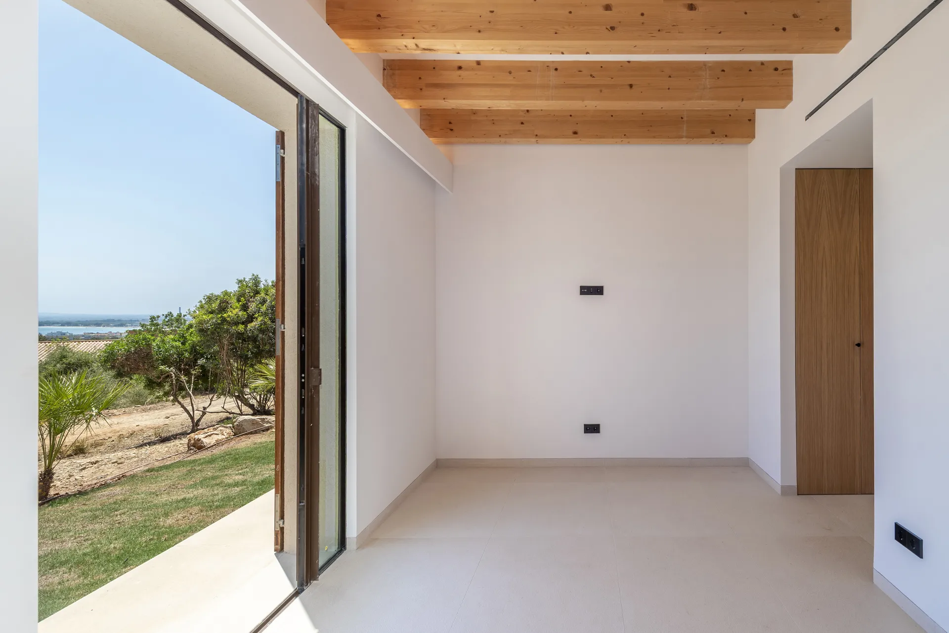 Eksklusiv nybygget finca med betagende havudsigt over Alcudia-bugten på Mallorca-12