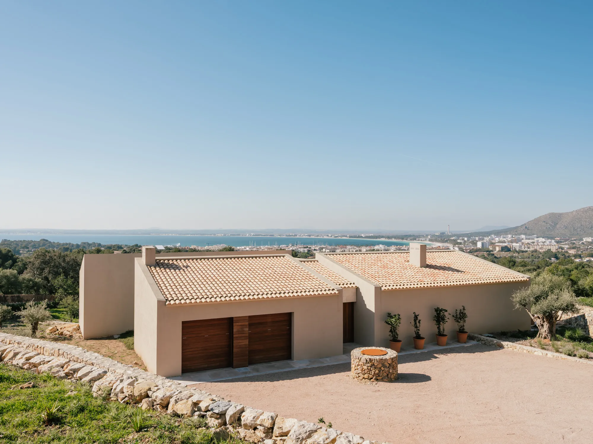 Эксклюзивная недавно построенная финка с захватывающим видом на залив Алькудия-19