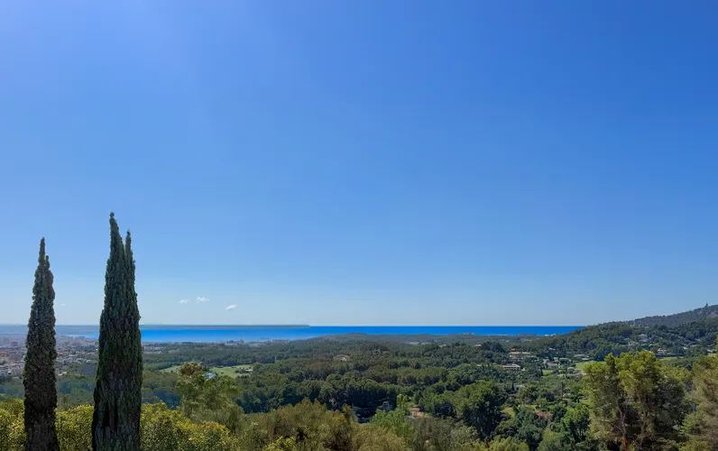 Spektakularna działka budowlana z widokiem na morze i pole golfowe w Son Vida