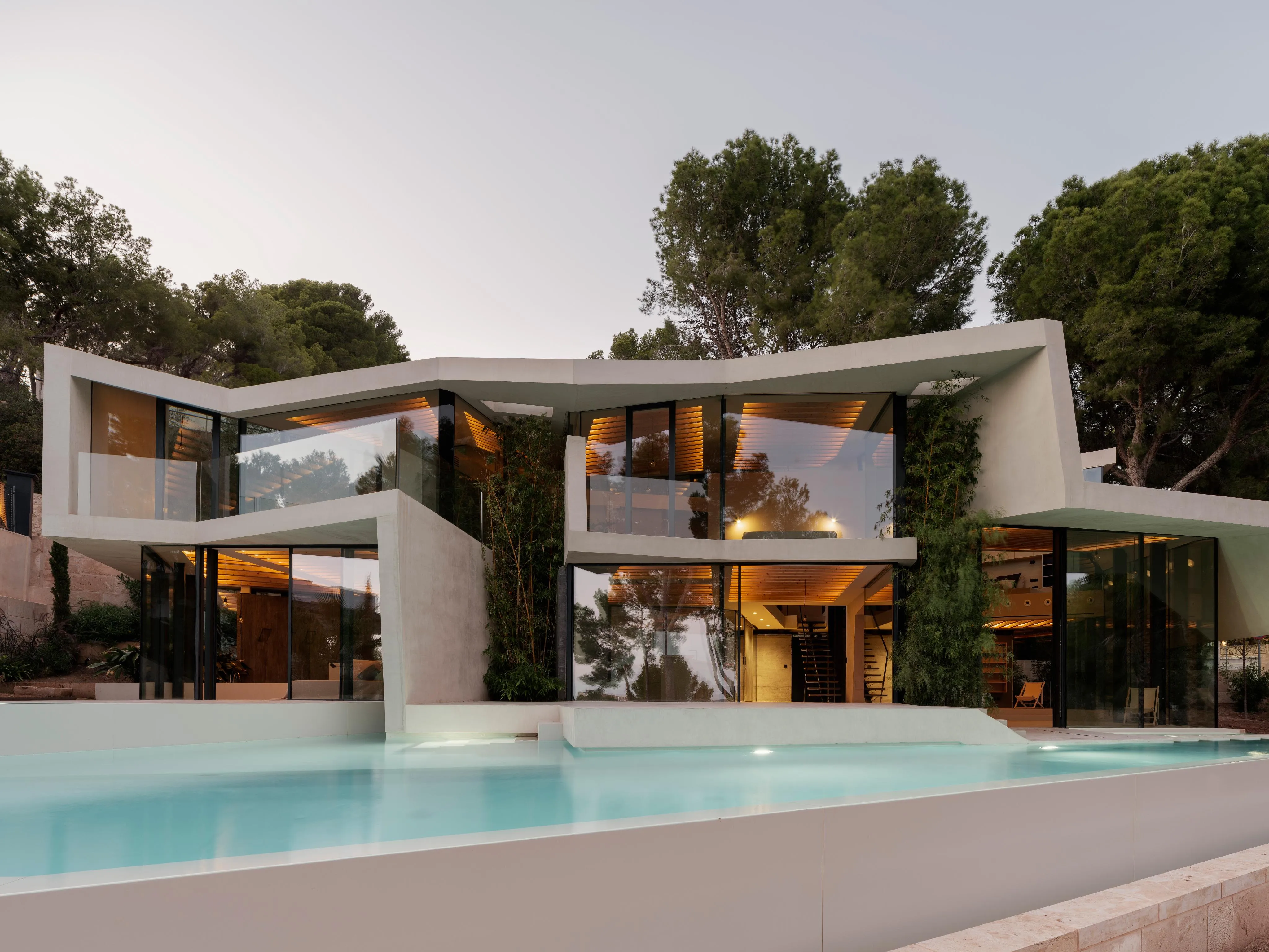 Avant-gardistische villa met uitzicht op zee-34